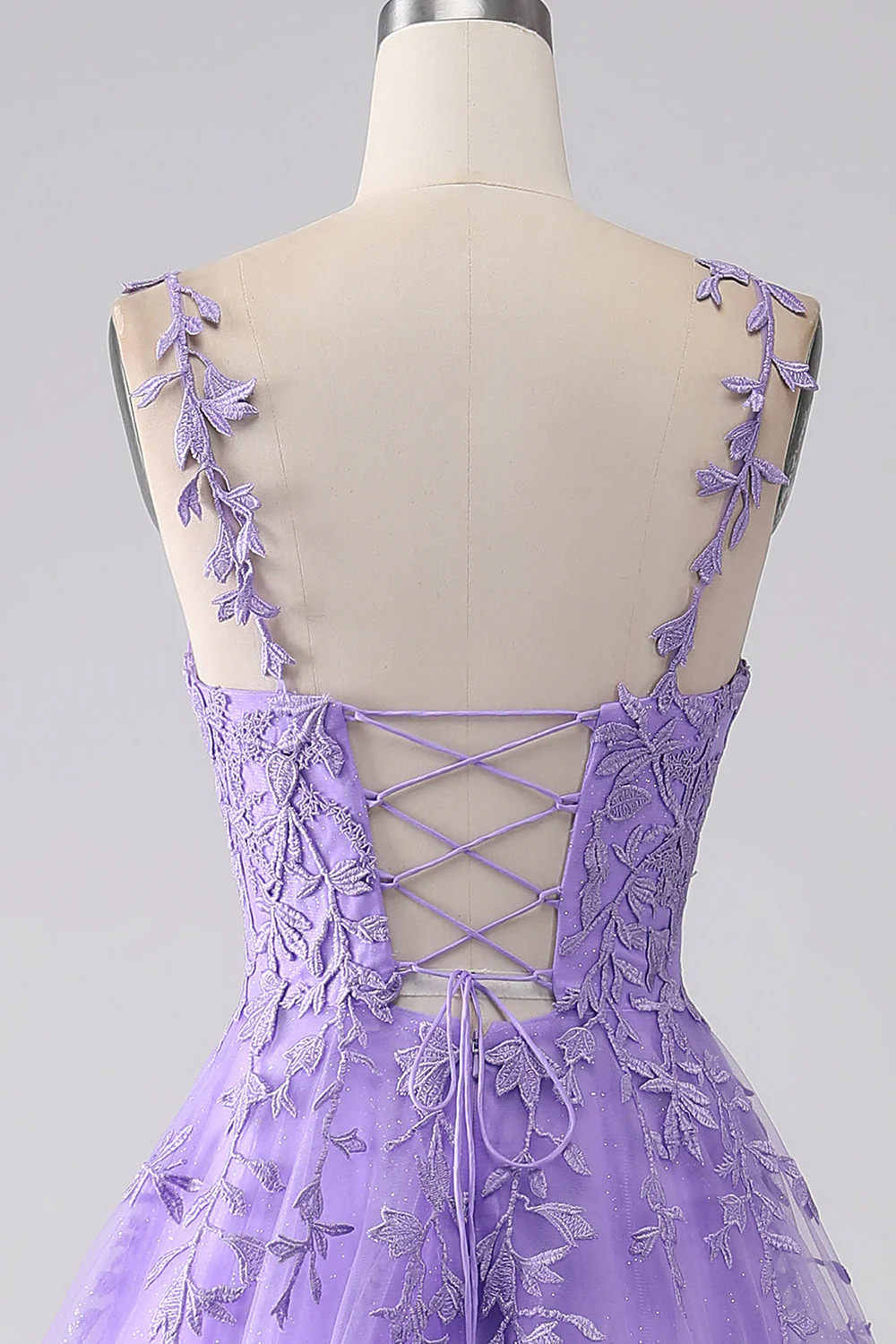 Robe de soirée longue à bretelles spaghetti trapèze lilas avec appliques - Image 5