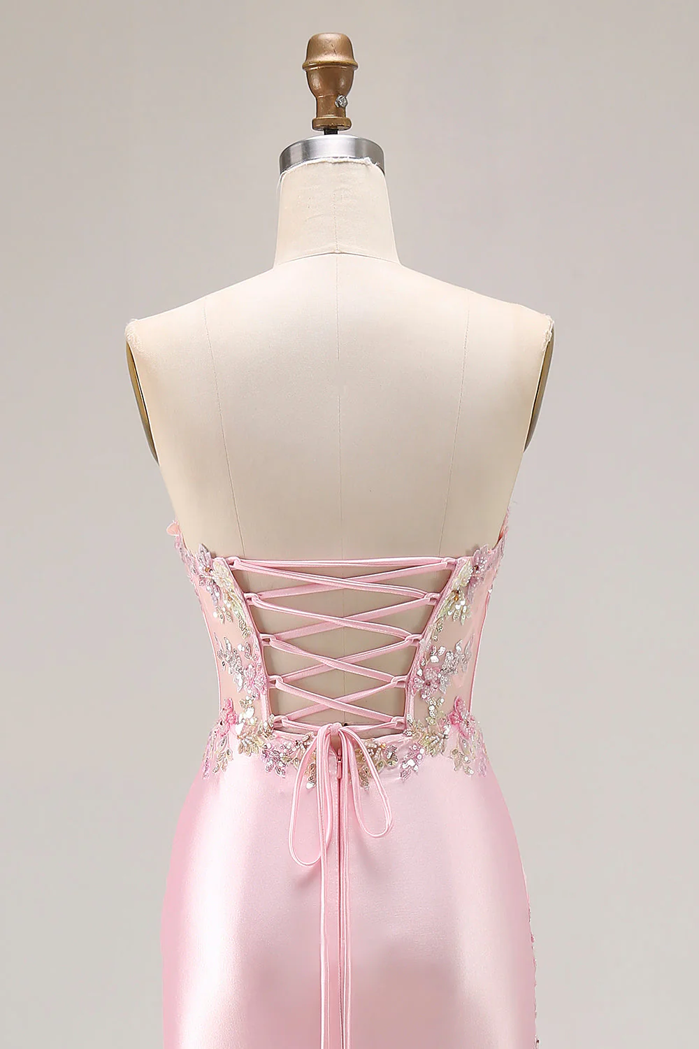 Robe de soirée longue rose à paillettes appliquées avec fente - Image 8