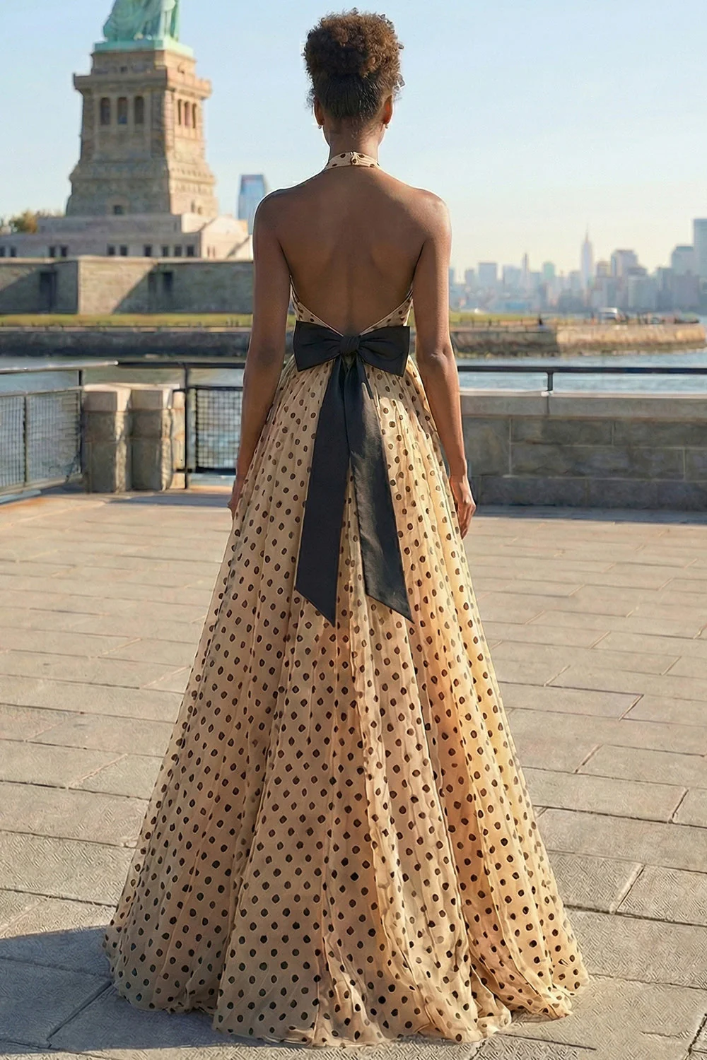 Robe de bal longue à points noirs à points noirs abricot A Line Bower avec un nœud de promo long et fente - Image 2