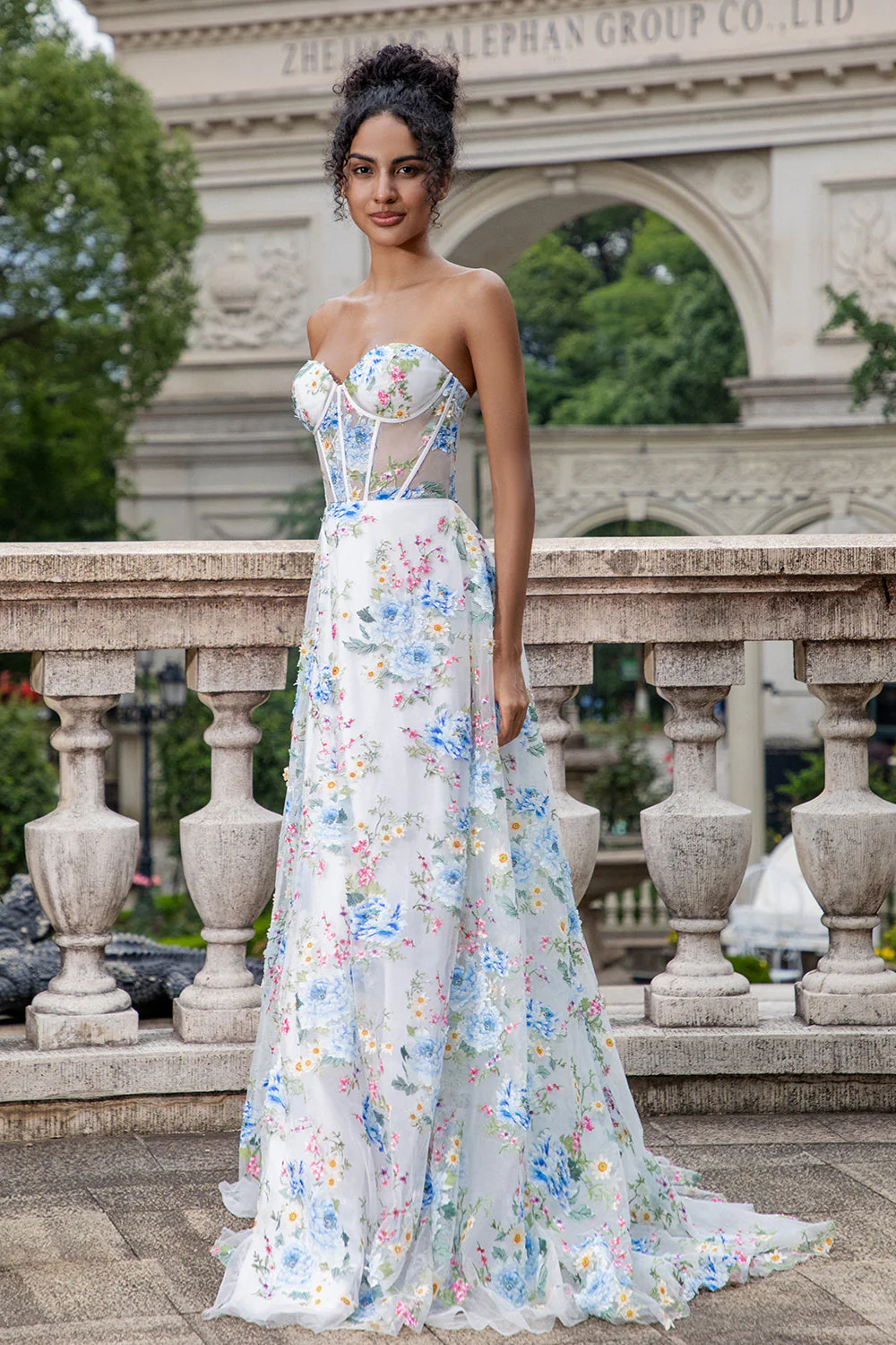 Robe de Soirée longue avec fente corset en cœur blanc et bleu - Image 4