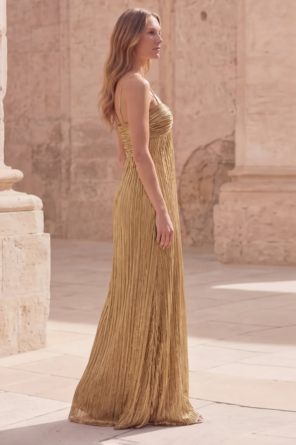 Robe de bal longue de bal à bretelles fines dorées à brides fines fines sans manches - Image 3