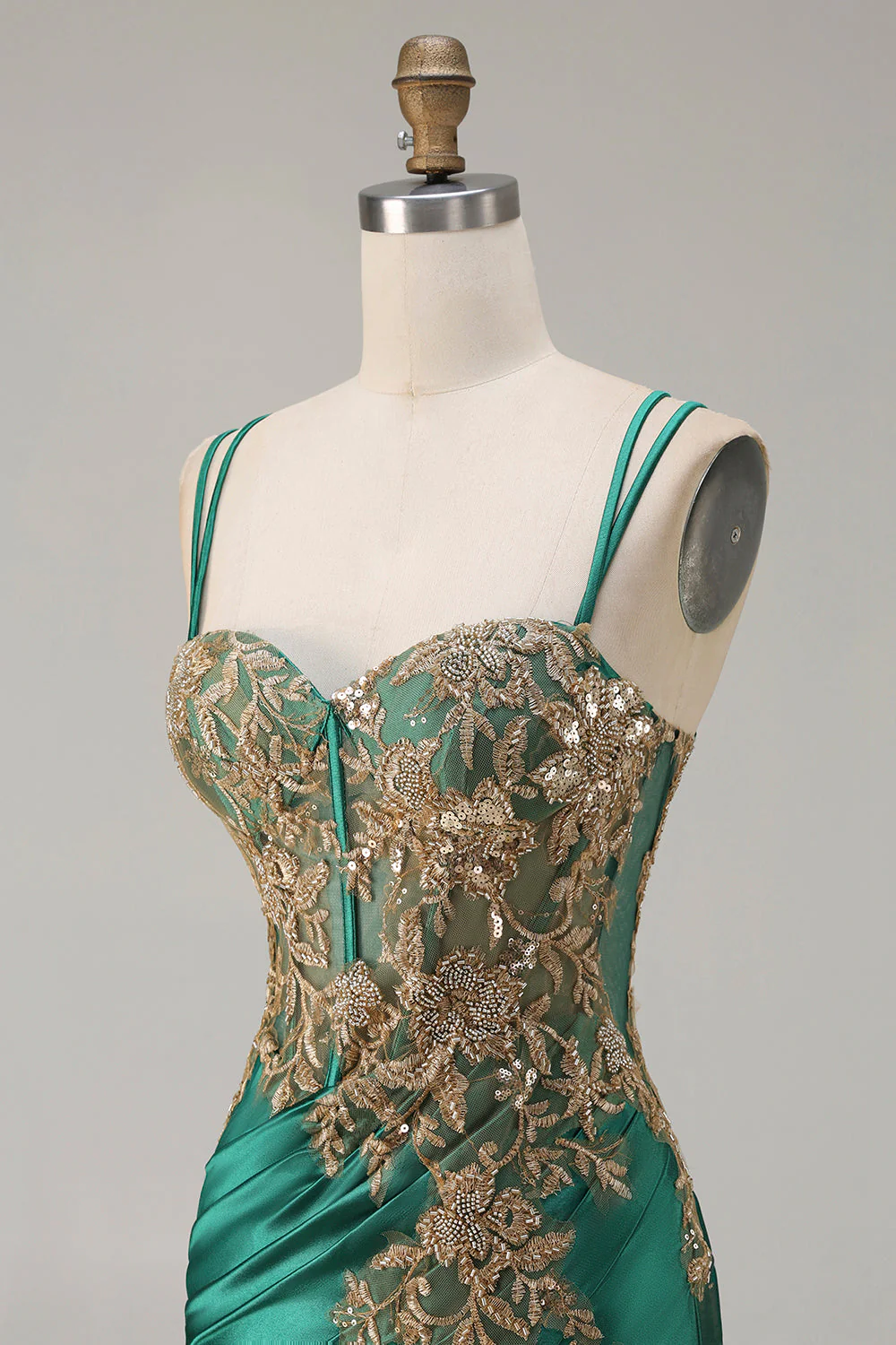 Robe de bal longue de bal brodée en satin brodée de perles noires avec fente - Image 12