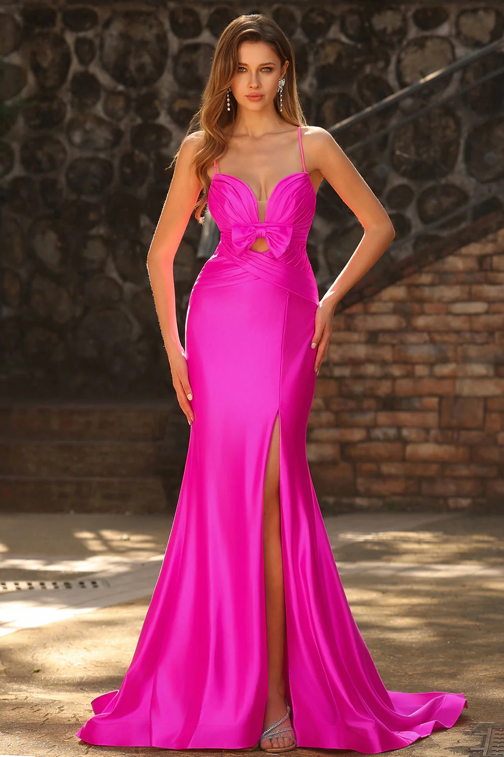 Robe de bal longue de bal découpée en satin plissé avec un nœud et une fente - Image 8