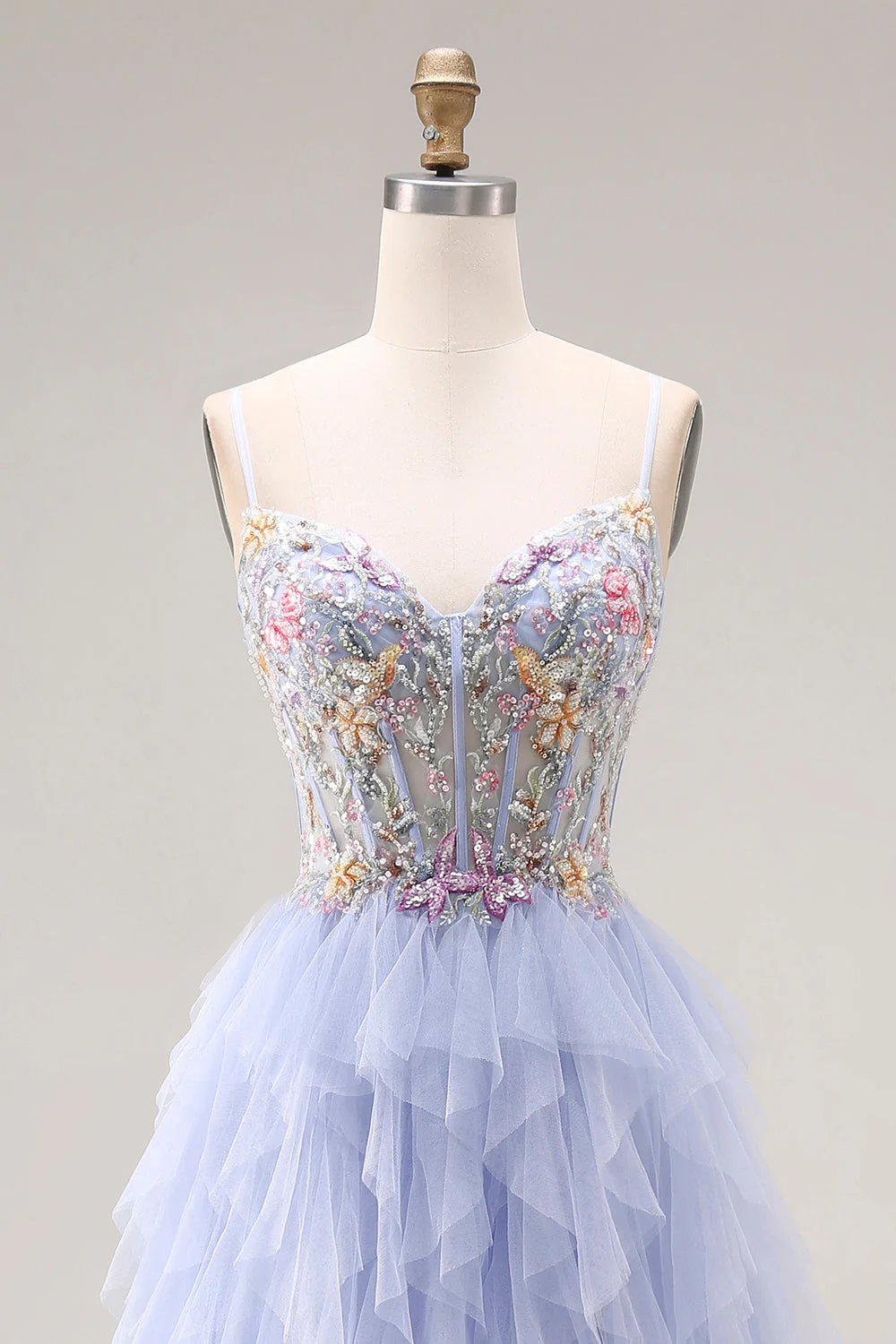 Robe de bal longue de bal en tulle appliquée à plume légère avec brides fines et volants - Image 4