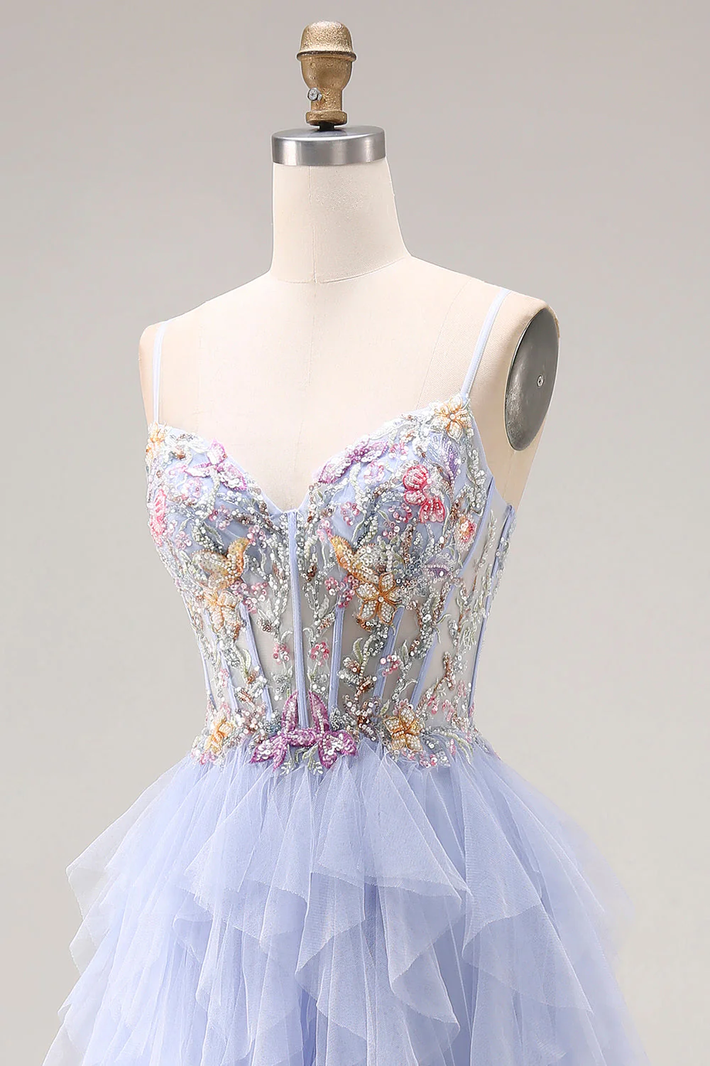Robe de bal longue de bal en tulle appliquée à plume légère avec brides fines et volants - Image 6