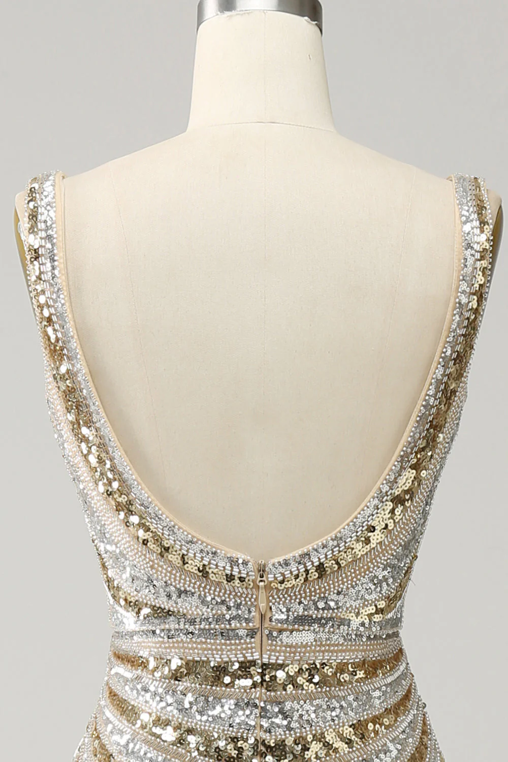 Robe de soirée sirène longue dorée en satin de luxe à col V profond et bordure en limon - Image 11
