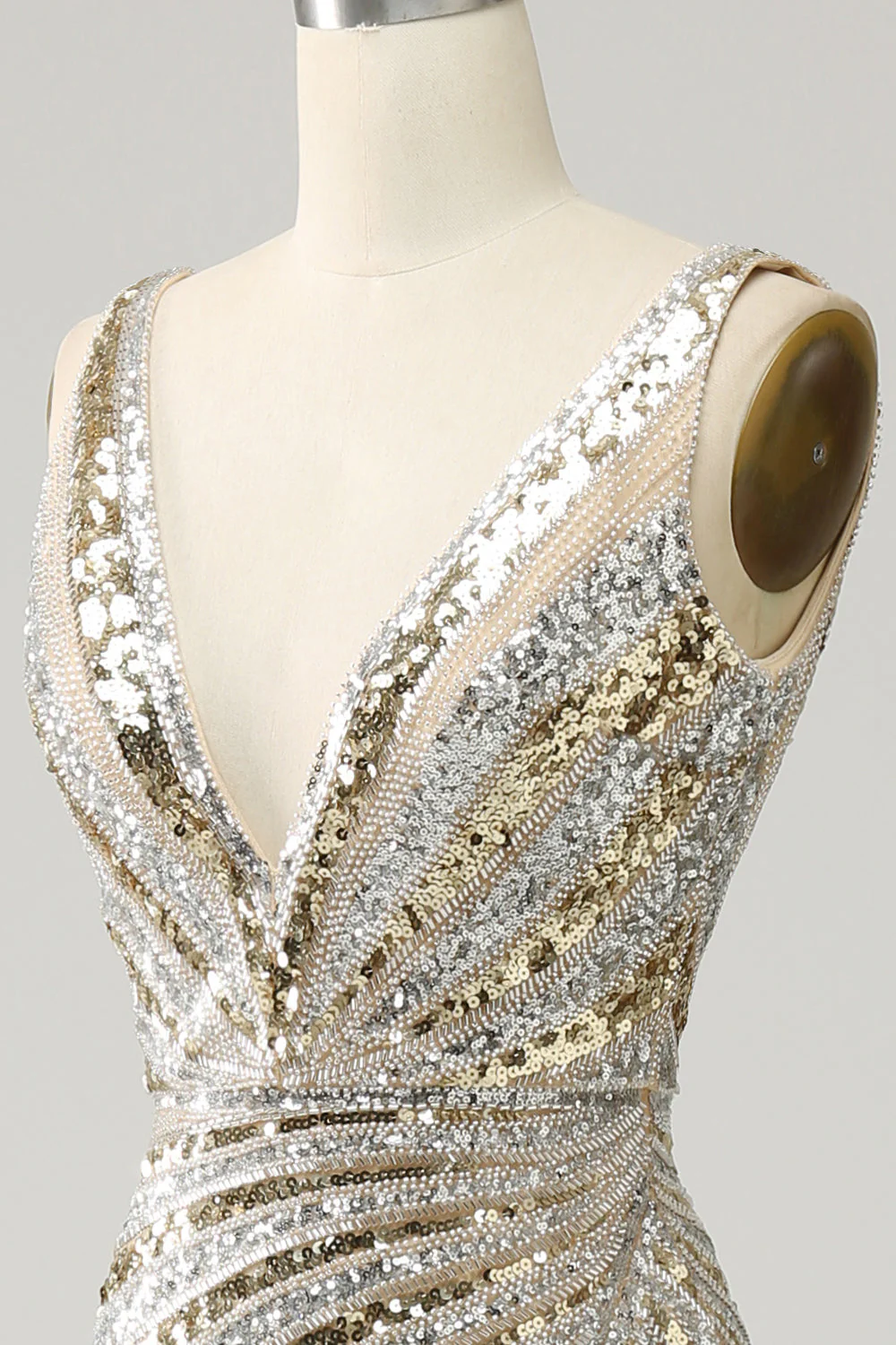 Robe de soirée sirène longue dorée en satin de luxe à col V profond et bordure en limon - Image 12