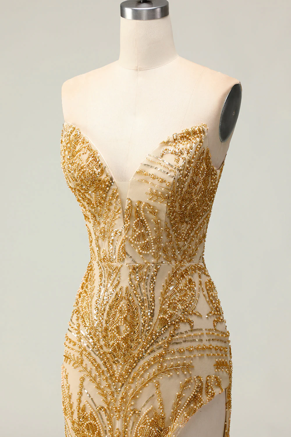 Robe de bal longue dorée de sirène perlée avec une fente - Image 9