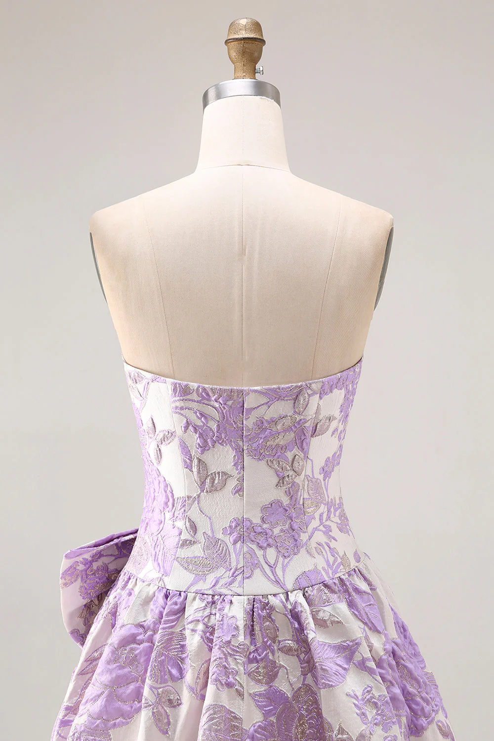 Robe de bal longue en brocart Jacquard en lilas bretellée, sans bustiers, avec nœud d’ours - Image 5