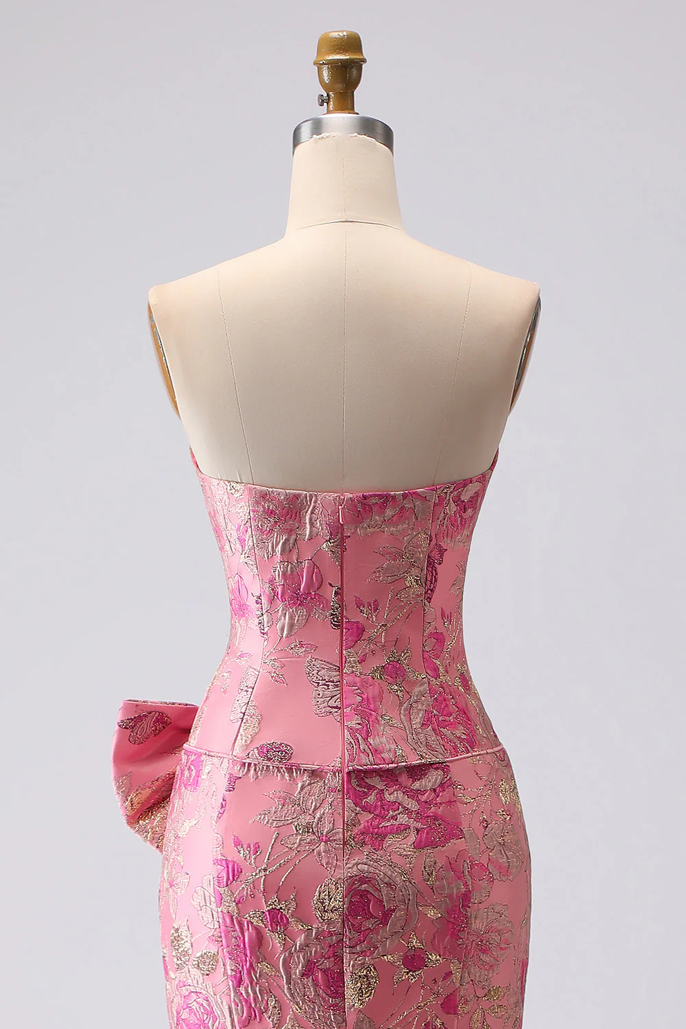 Robe de bal longue en Jacquard sans bretelles en fuchsia avec fente de sirène sirène en fuchsia - Image 5