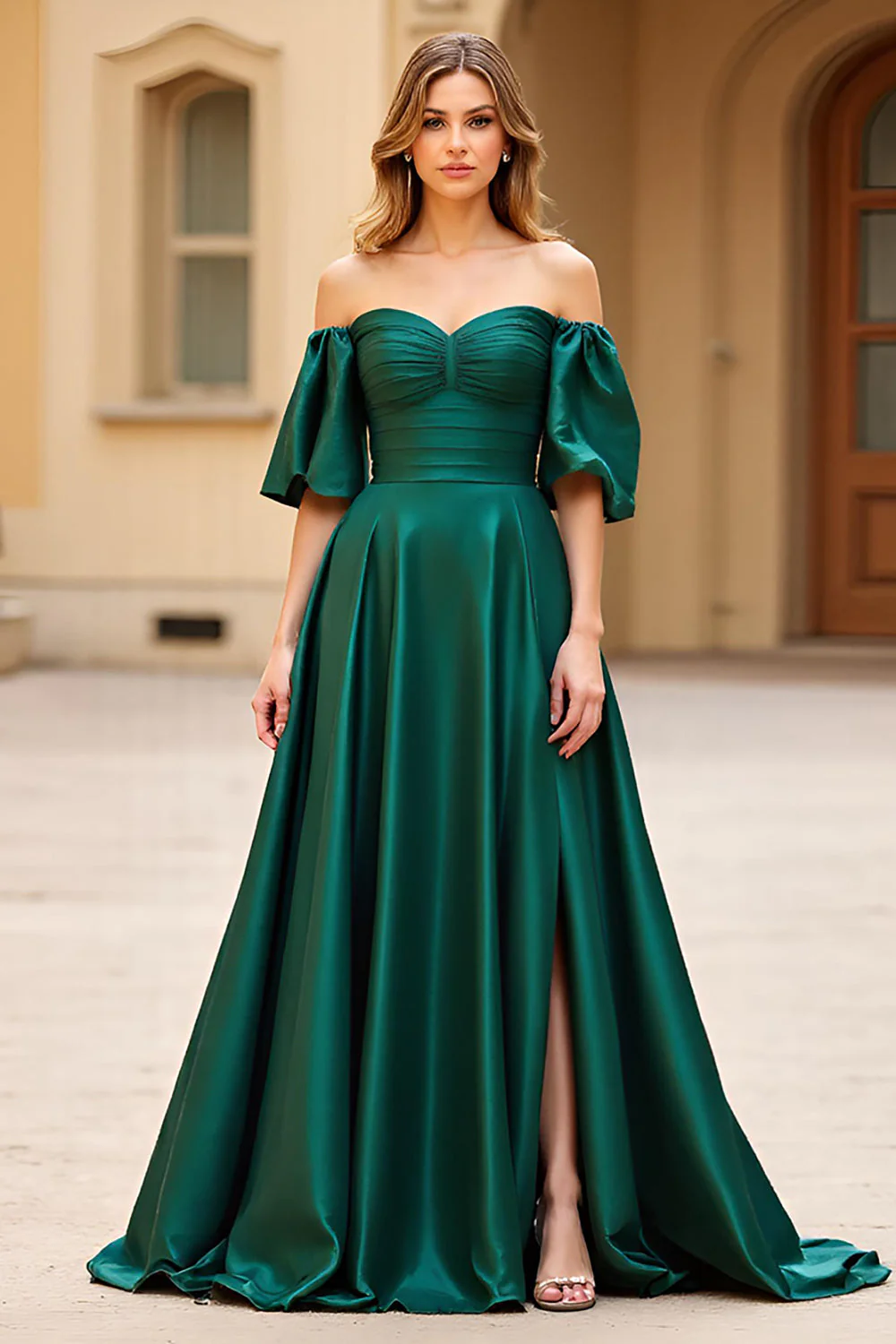 Robe de bal longue en satin à manches bouffantes vert foncé à épaules dénudées avec fente