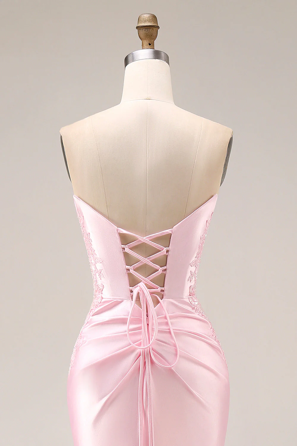 Robe de bal longue en satin rose sirène à fronçons et fente - Image 5