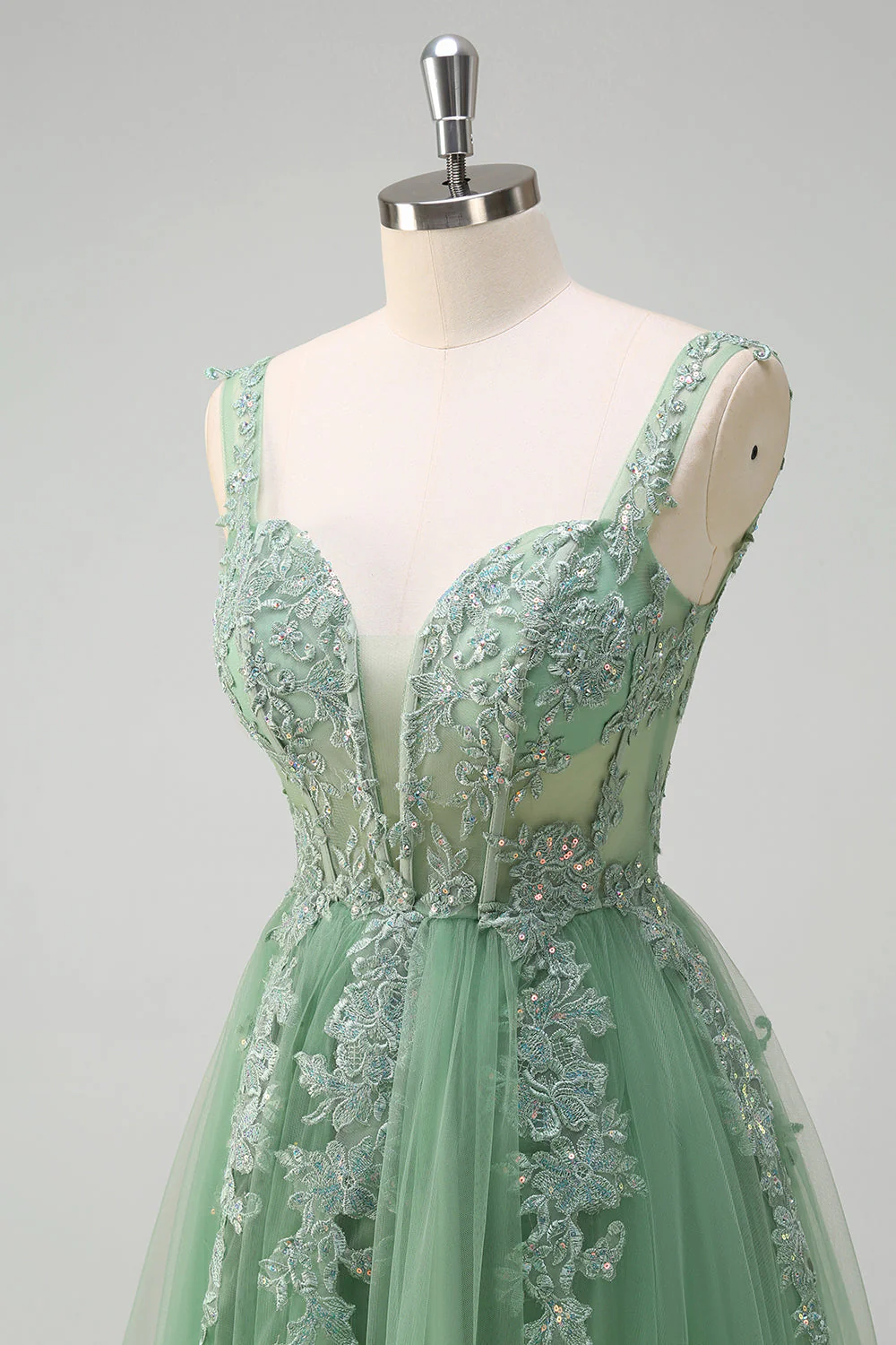 Robe de soirée longue en tulle à bretelles spaghetti vertes avec appliques - Image 6