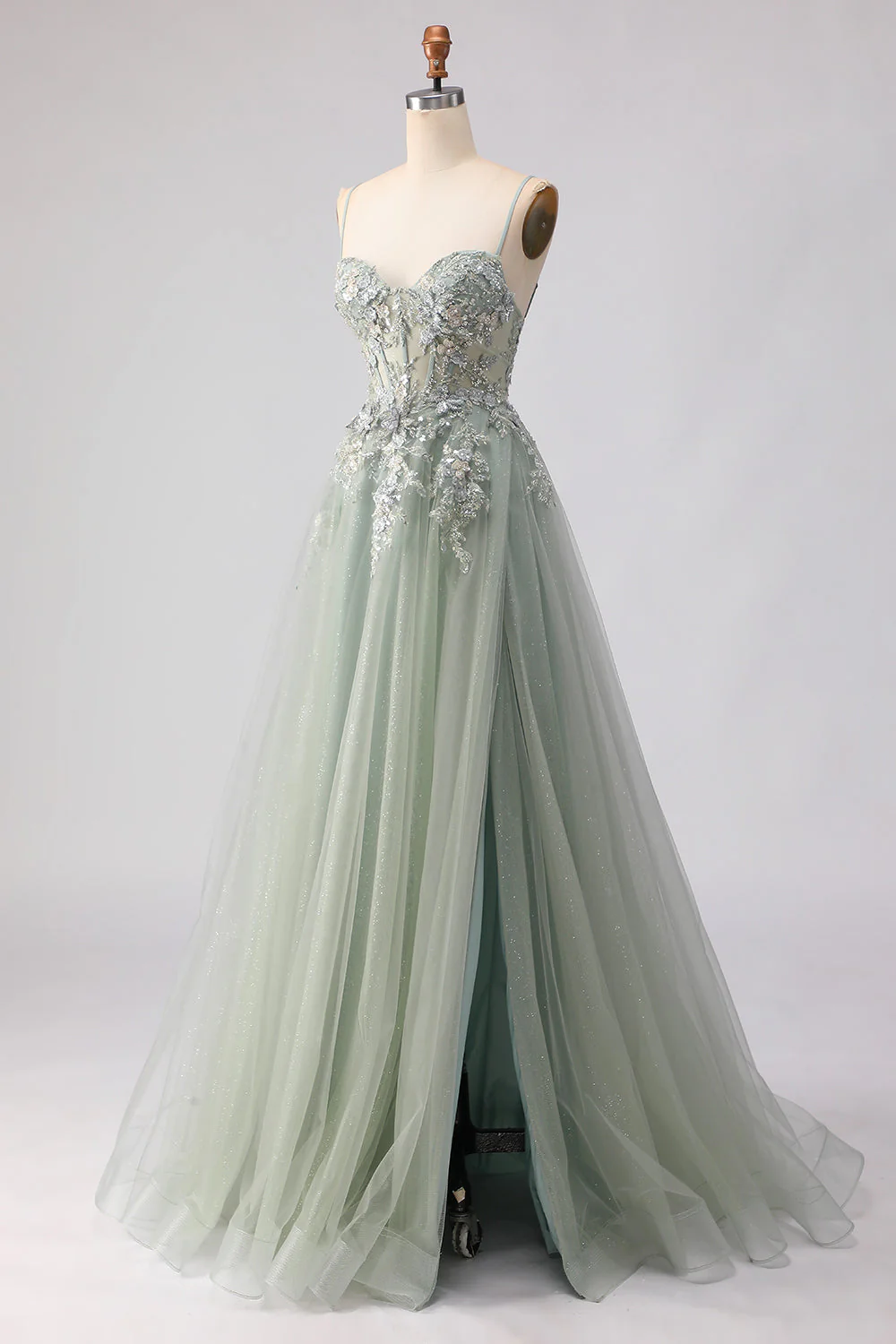 Robe de bal longue en tulle brodée vert sauge à trait en A avec fente - Image 7