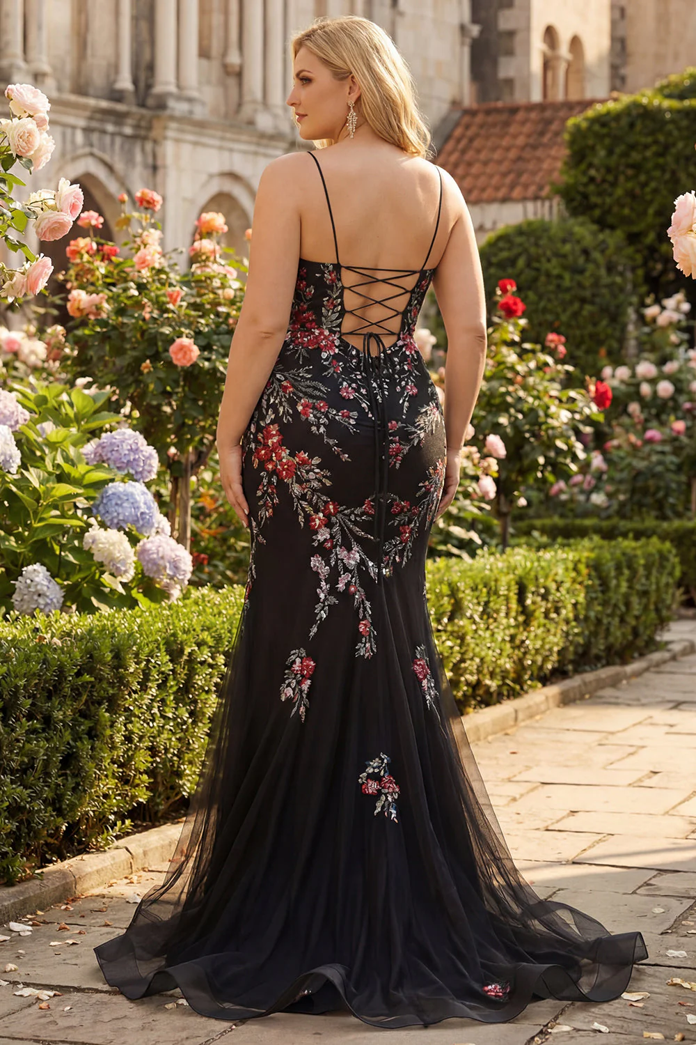 Robe de bal longue grande taille à bretelles fines sirène noire avec des lacets dans le dos - Image 2