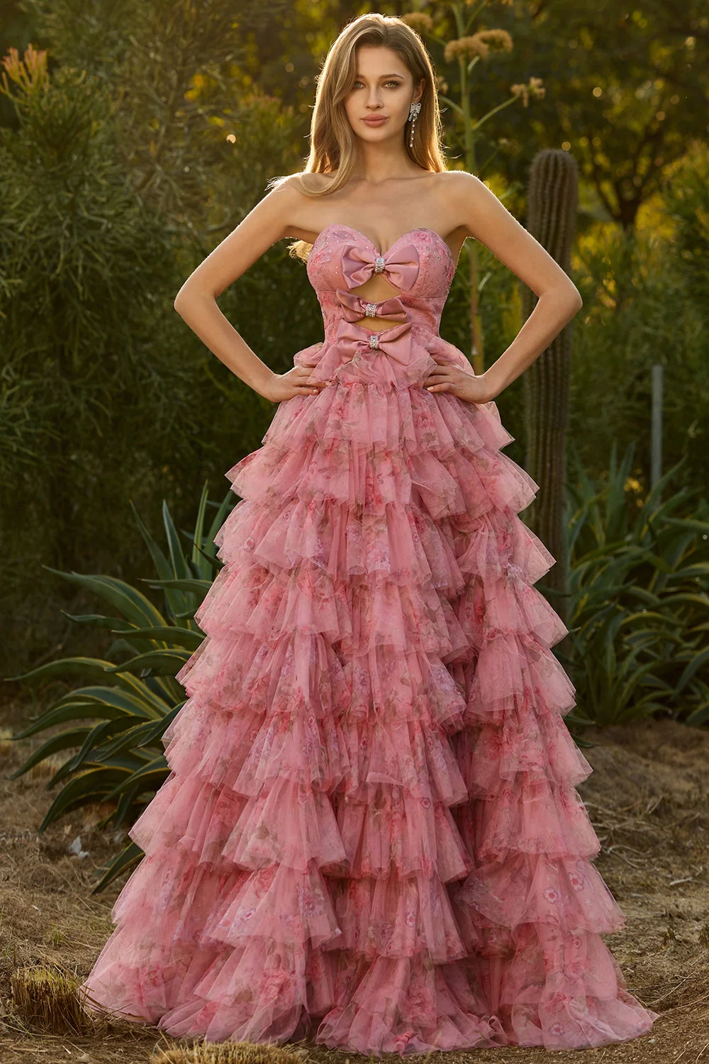Robe de bal longue noire sans bretelles à volants à volants découpés avec nœuds - Image 7