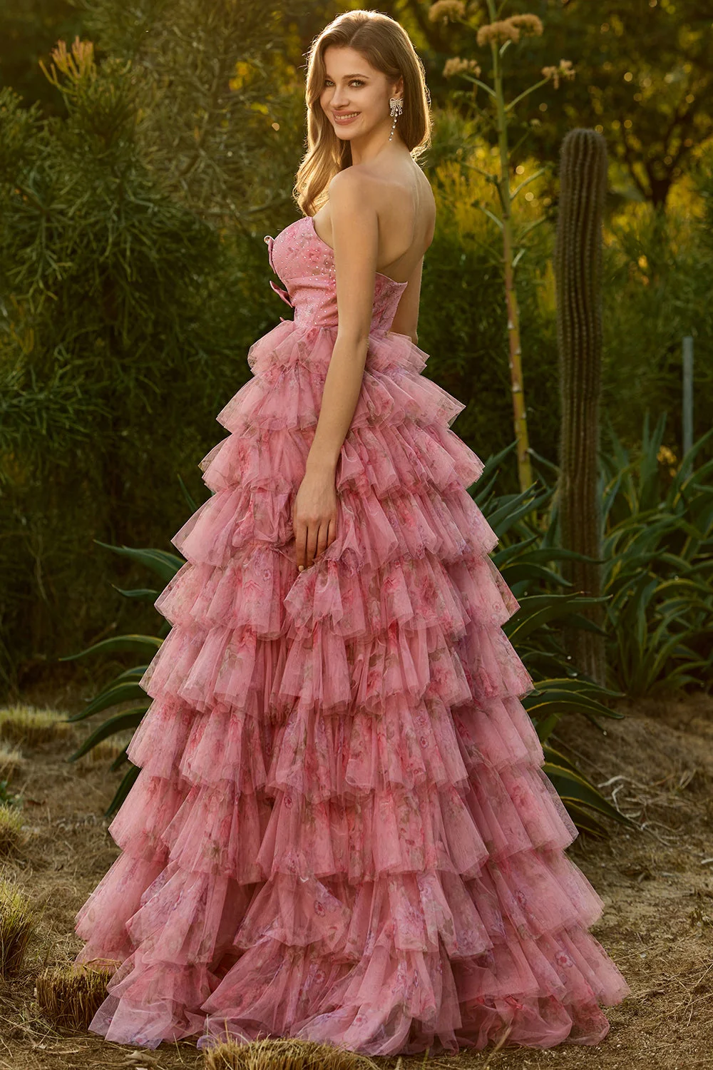 Robe de bal longue noire sans bretelles à volants à volants découpés avec nœuds - Image 8