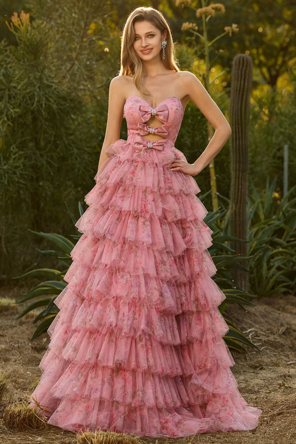 Robe de bal longue noire sans bretelles à volants à volants découpés avec nœuds - Image 9