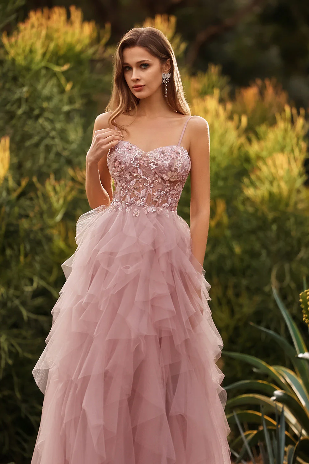 Robe de bal longue robe de promo à bretelles fines en tulle appliqué en ligne A rose avec volants - Image 11
