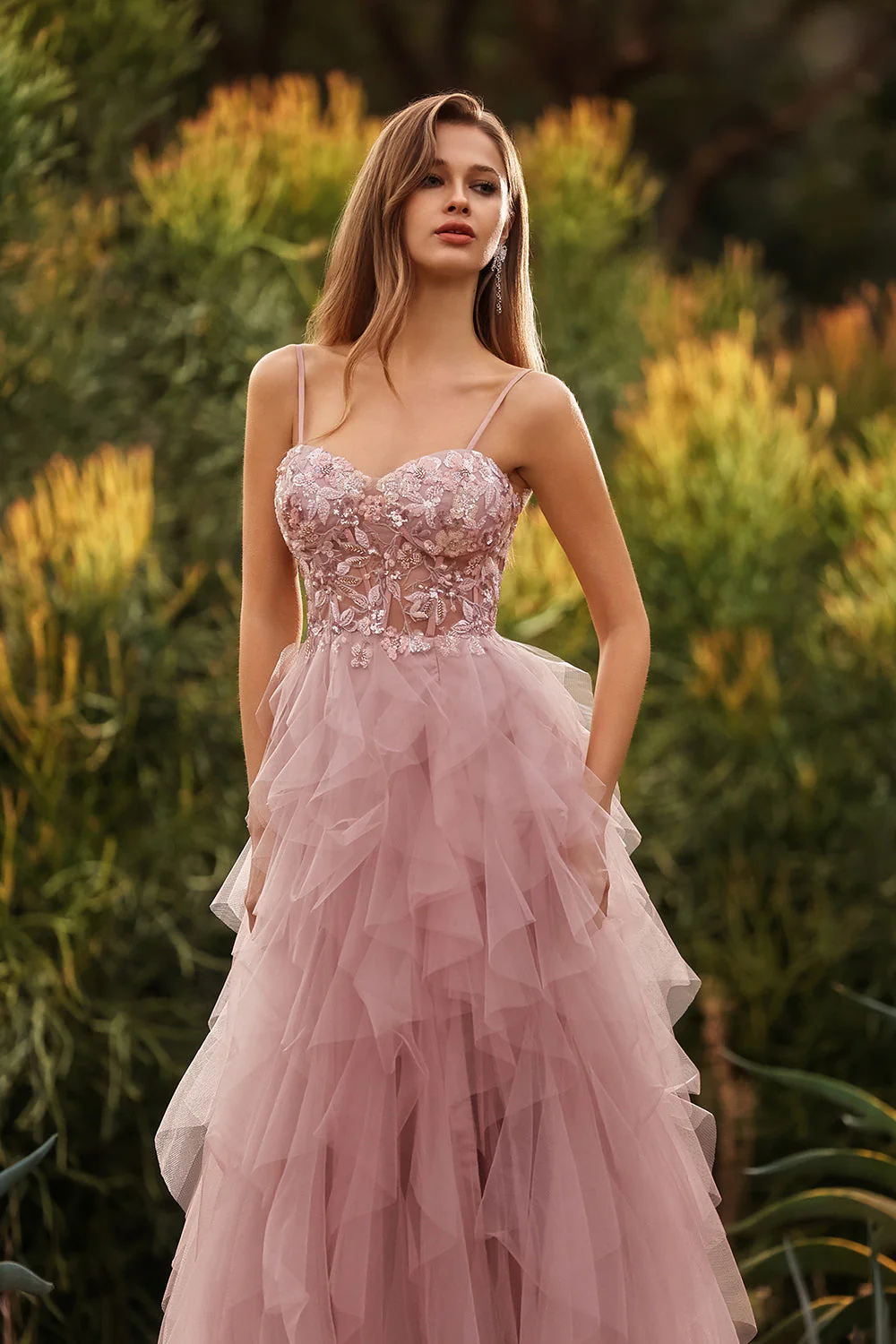 Robe de bal longue robe de promo à bretelles fines en tulle appliqué en ligne A rose avec volants - Image 9