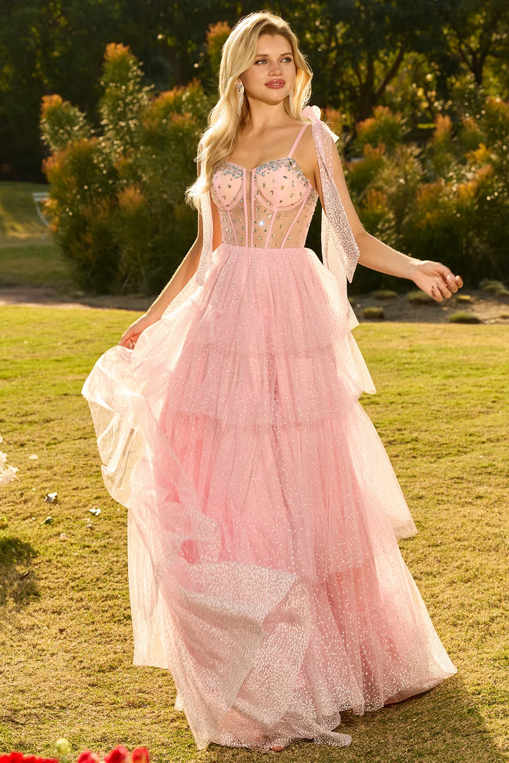 Robe de bal longue rose à volants à volants avec des perles et un corset rose à volants - Image 6