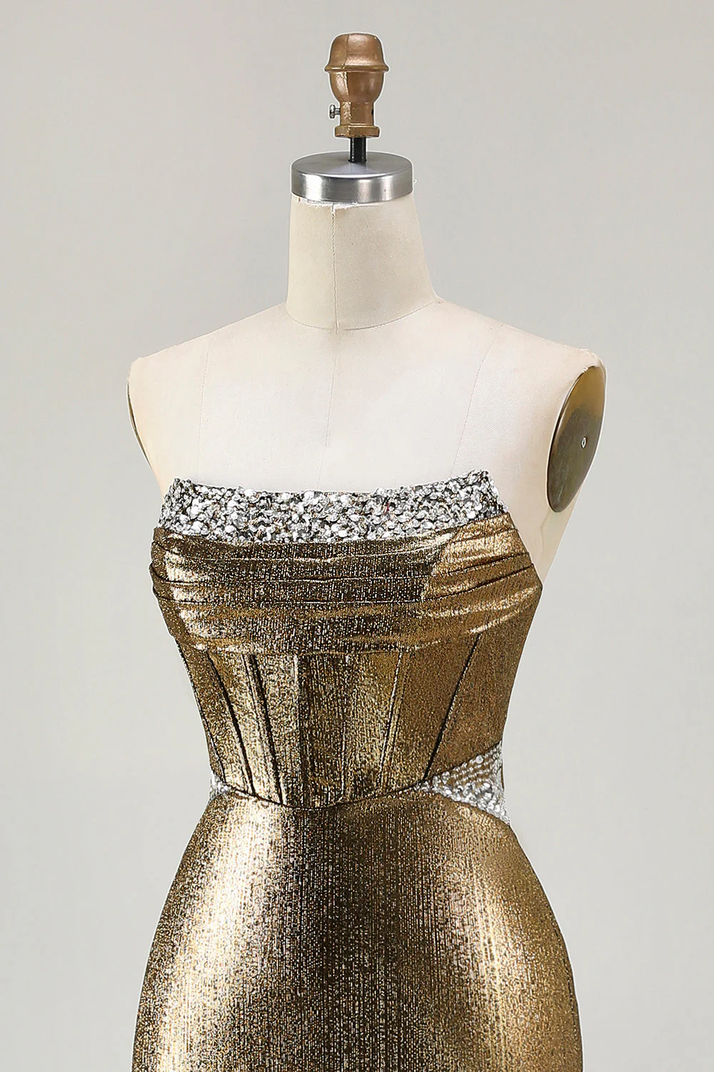 Robe De Soirée longue sans bretelles perlée dorée foncée métallisée - Image 6