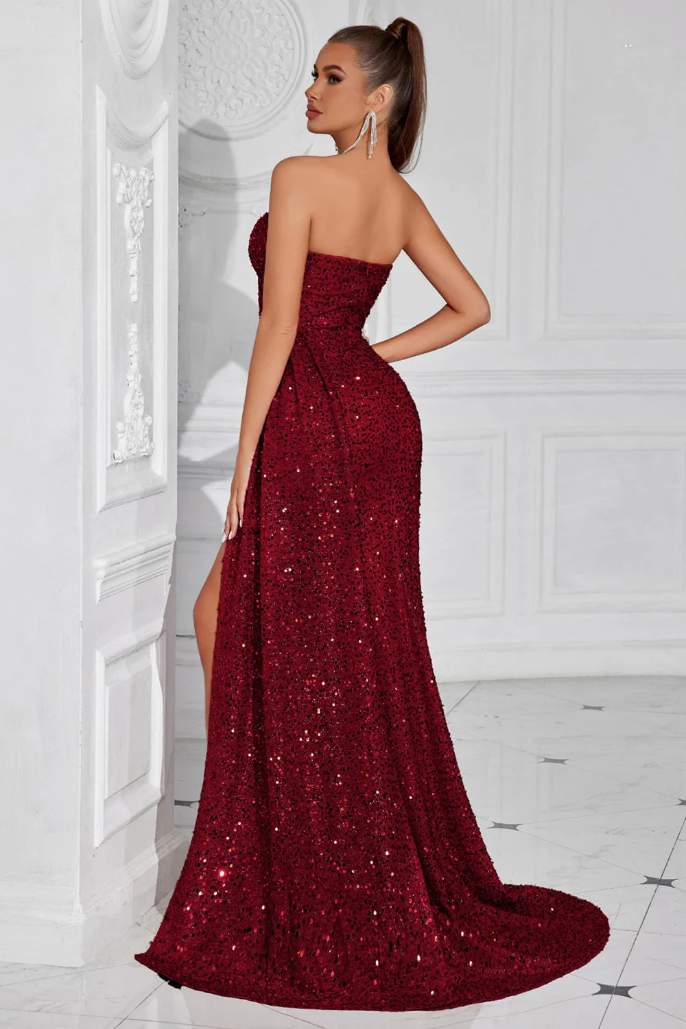 Robe de bal longue sirène à paillettes bordeaux scintillante avec fente - Image 2