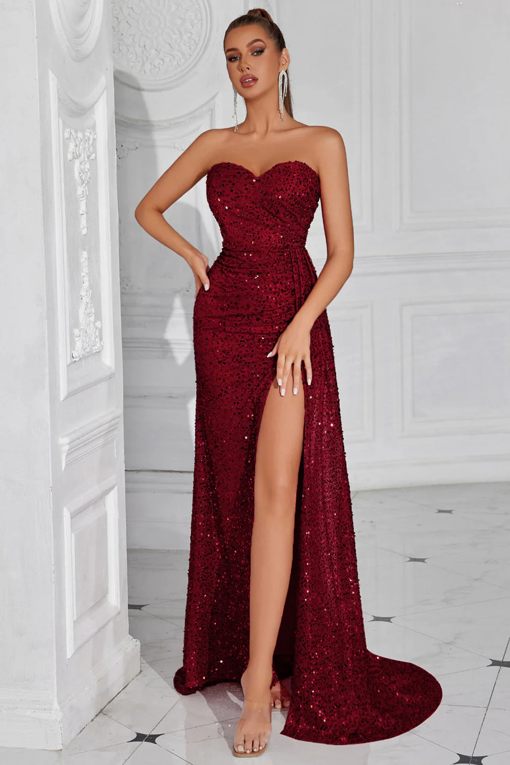 Robe de bal longue sirène à paillettes bordeaux scintillante avec fente - Image 4