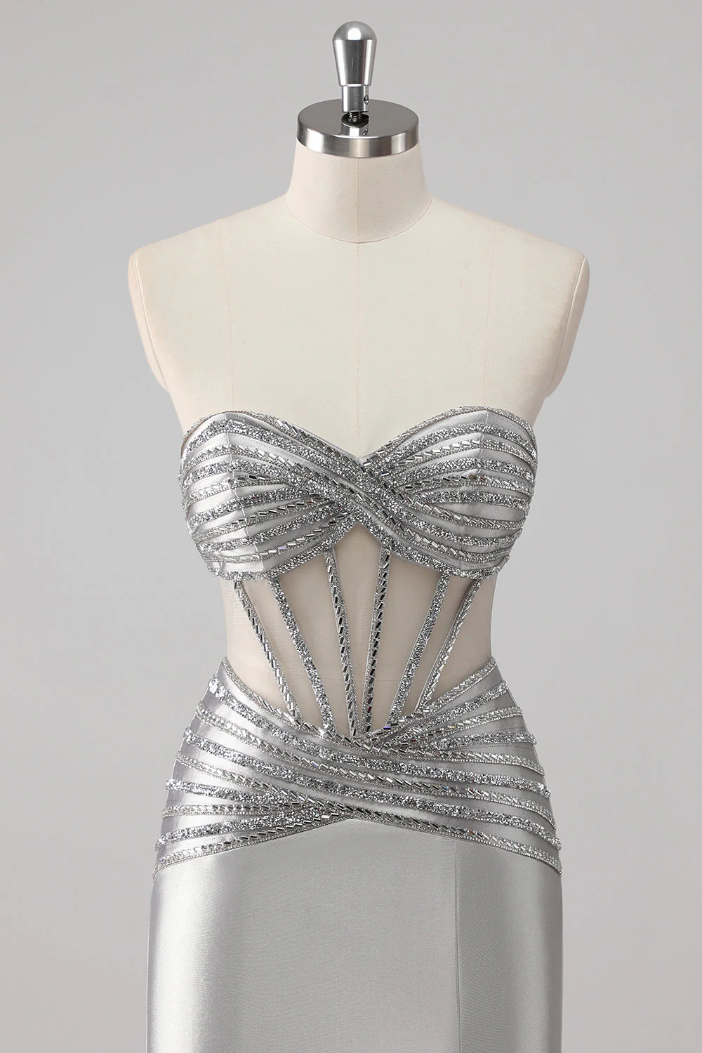 Robe de soirée longue sirène en satin perlé gris avec fente - Image 4