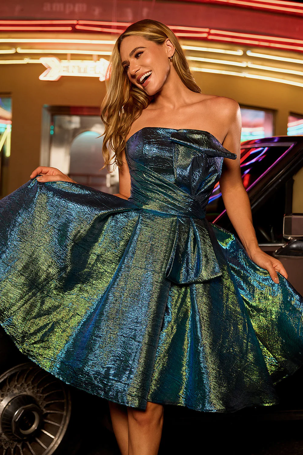 Robe De Cocktail métallisée sans bretelles métallisée vert paon froncée