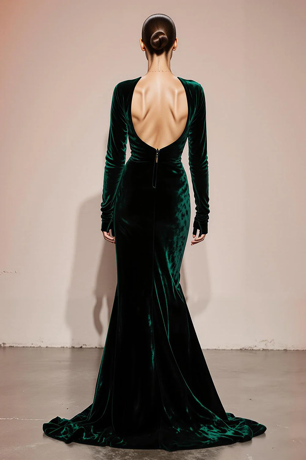Robe de bal militaire en velours sirène à col en V vert foncé avec fente - Image 2
