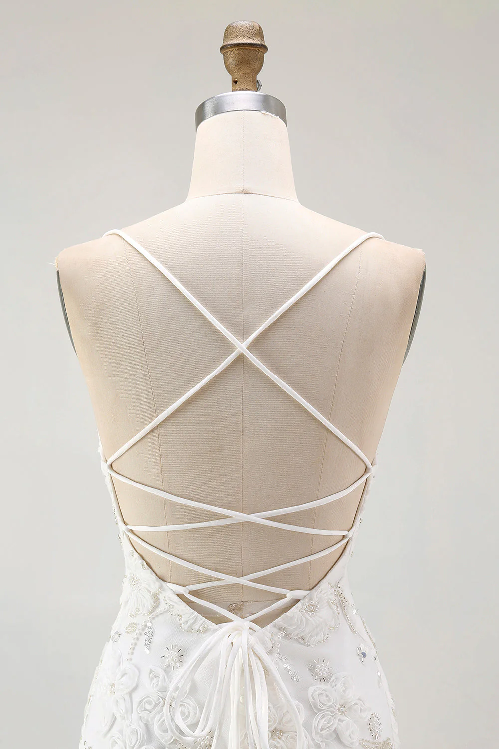 Robe de bal moulante blanche à bretelles spaghetti appliquée avec fente - Image 5