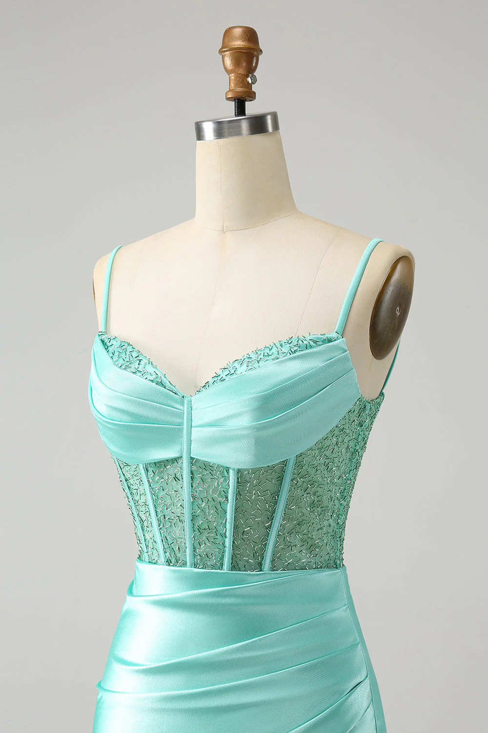 Robe de bal moulante en satin à bretelles spaghetti vert clair avec fente - Image 6