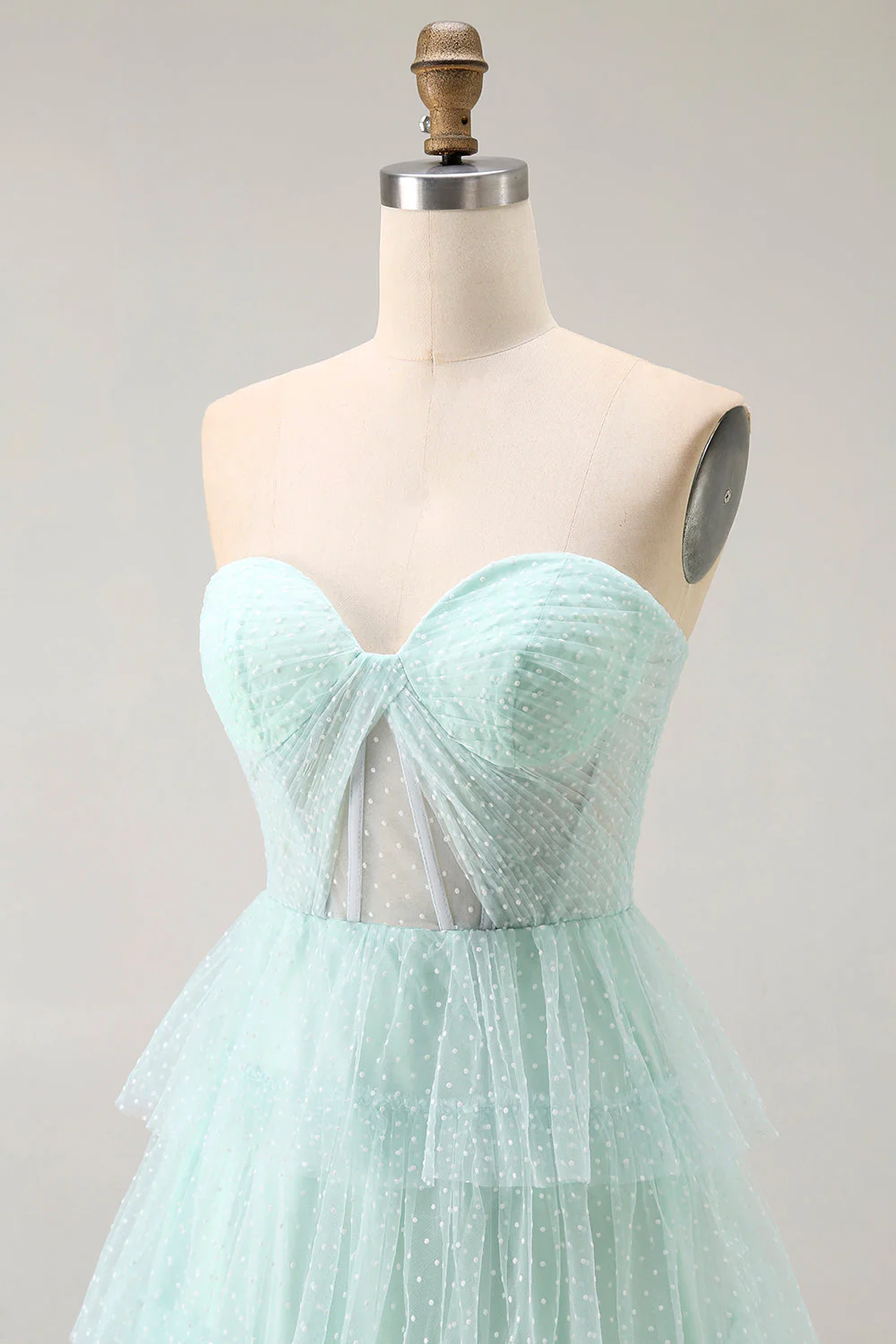 Robe de soirée noire sans bretelles à pois volants à plusieurs niveaux avec fente - Image 14