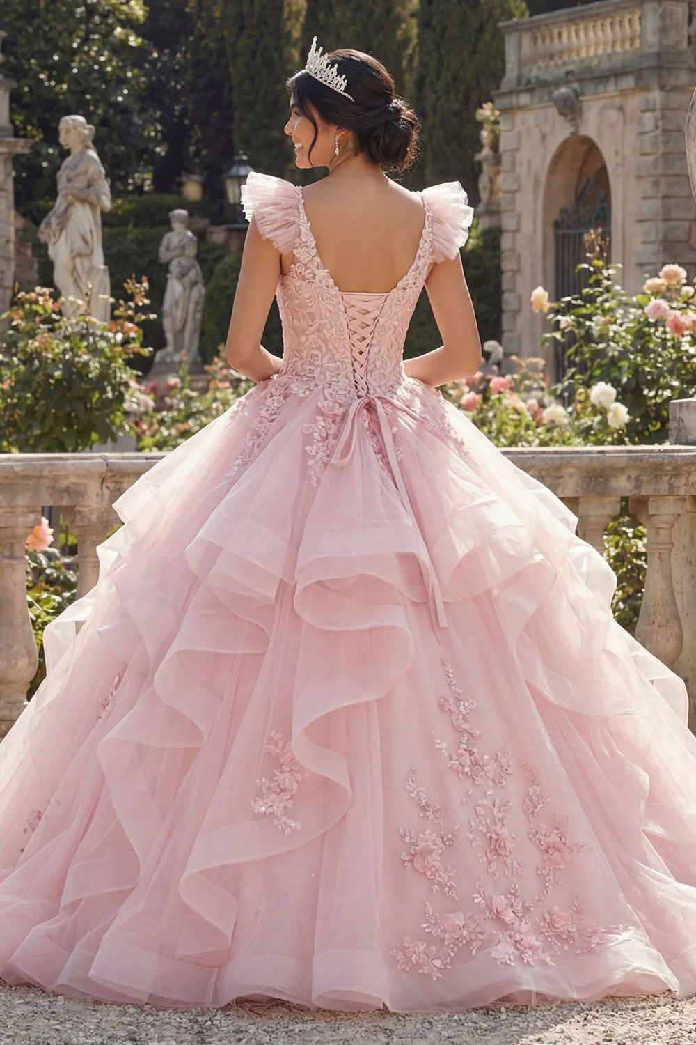 Robe de bal rose à volants appliquée à la quinceañera avec des fleurs 3D - Image 2