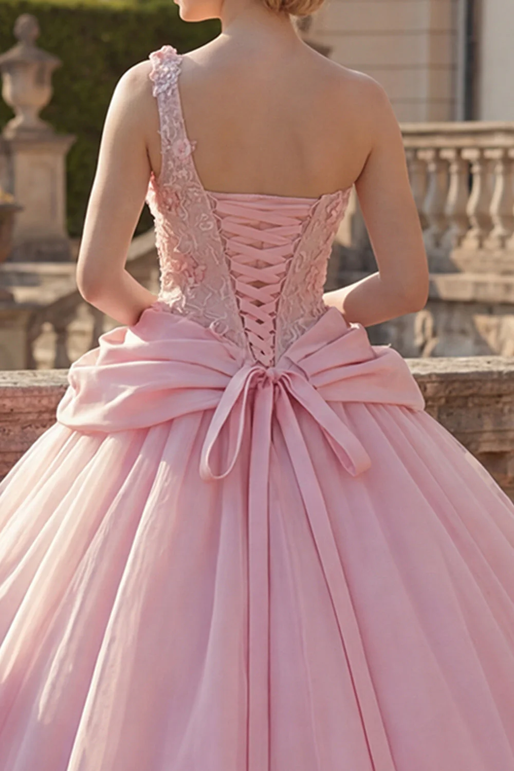 Robe de bal rose, robe de quinceañera à une épaule appliquée et froncée - Image 4