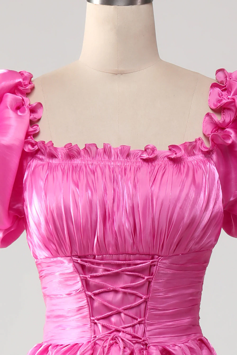 Robe de bal rose vif à manches bouffantes avec volants - Image 4
