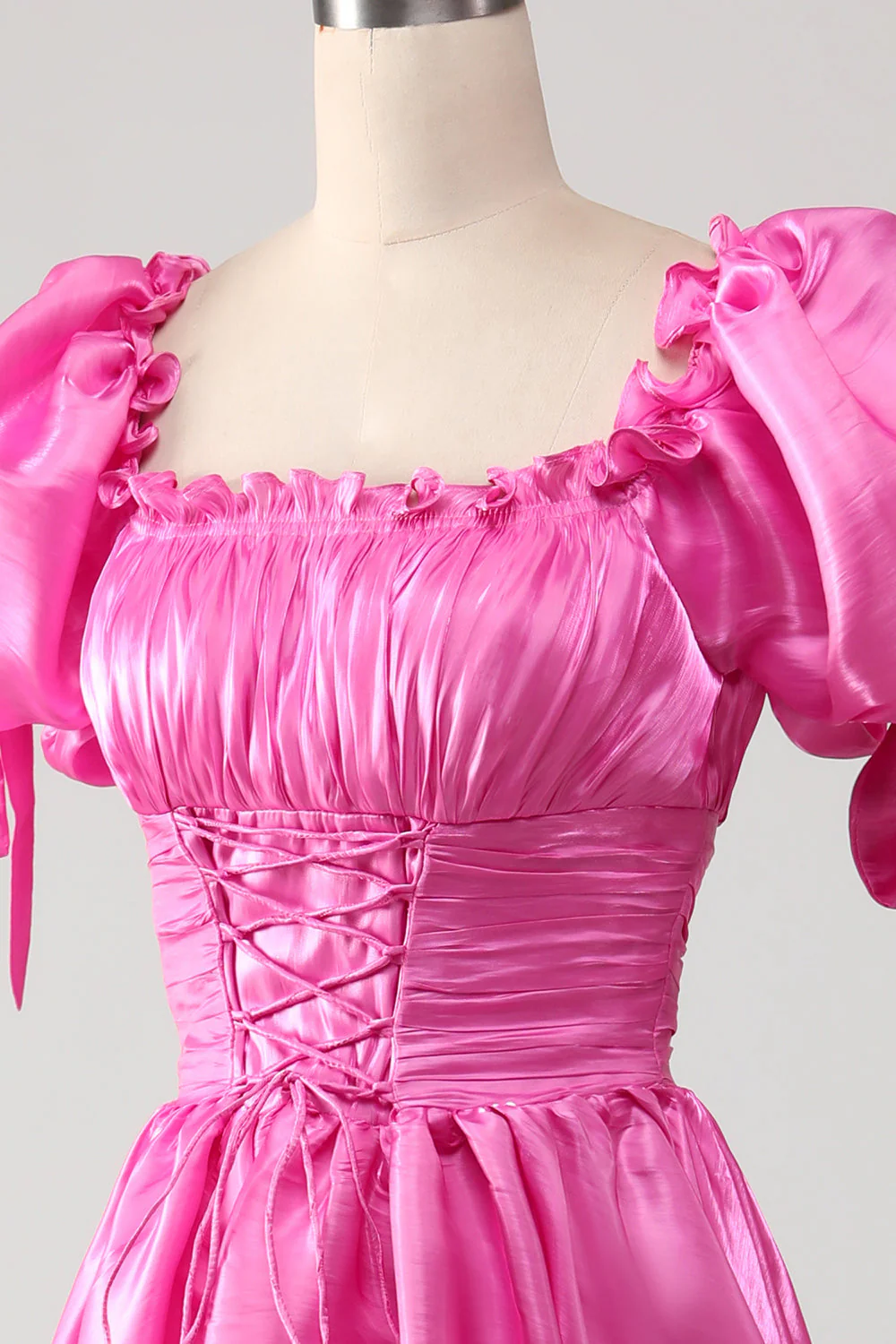 Robe de bal rose vif à manches bouffantes avec volants - Image 6