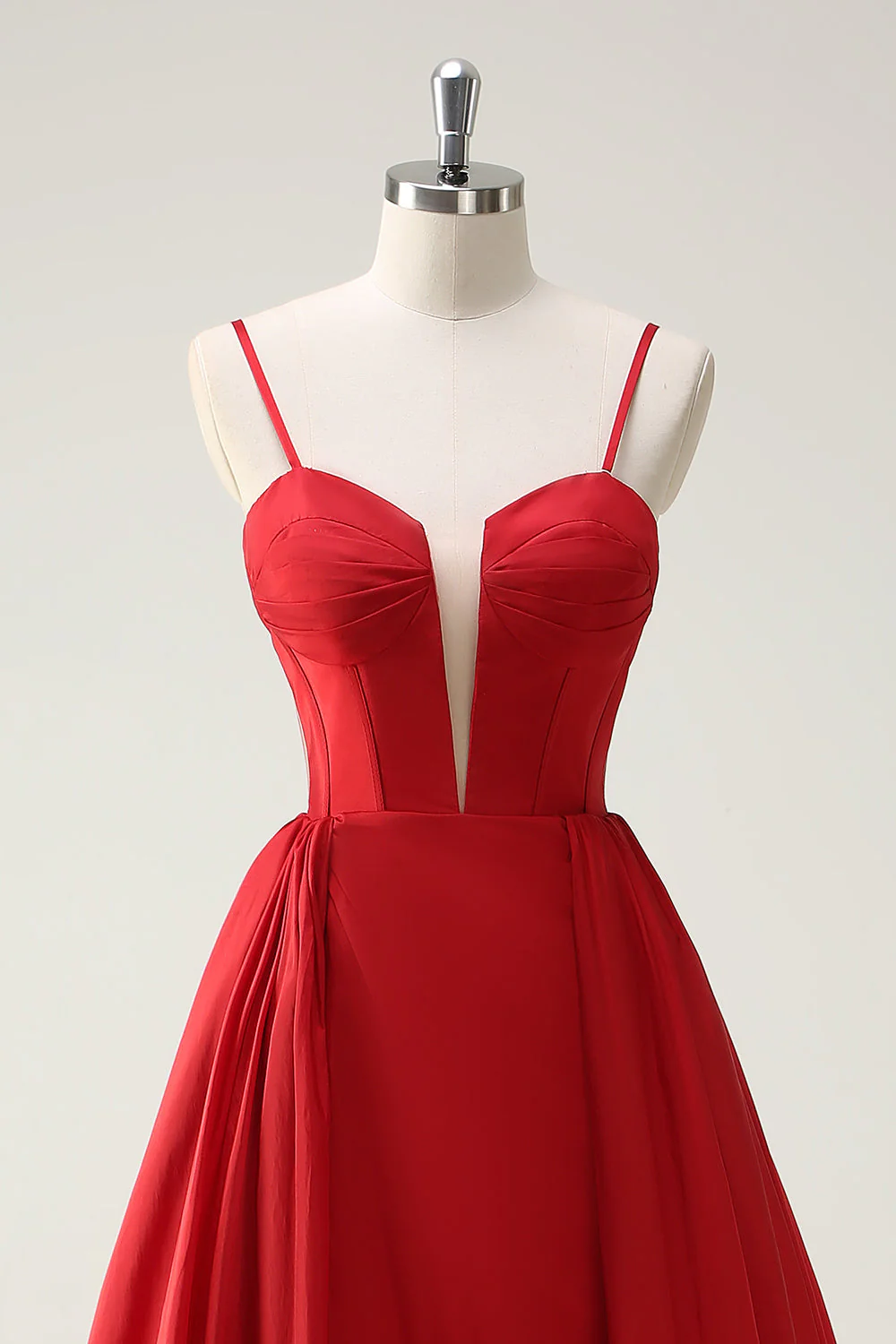 Robe de bal longue rouge à bretelles spaghetti et dos lacé avec fente - Image 4