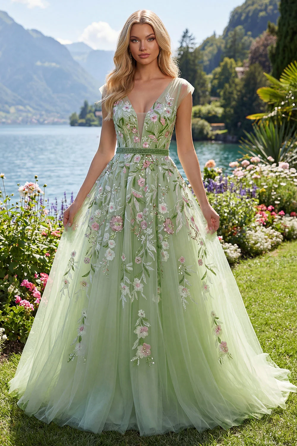 Robe de bal verte en col en V brodée en tulle à lignes A - Image 3