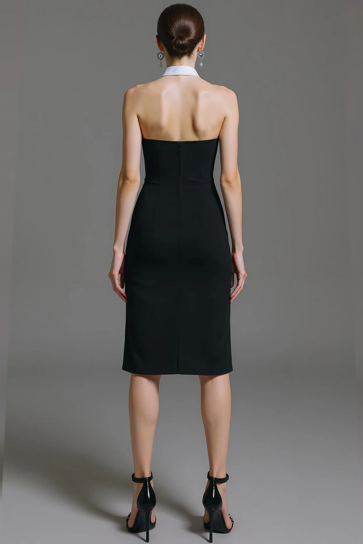 Robe de cocktail noire blanche à col moulant - Image 2