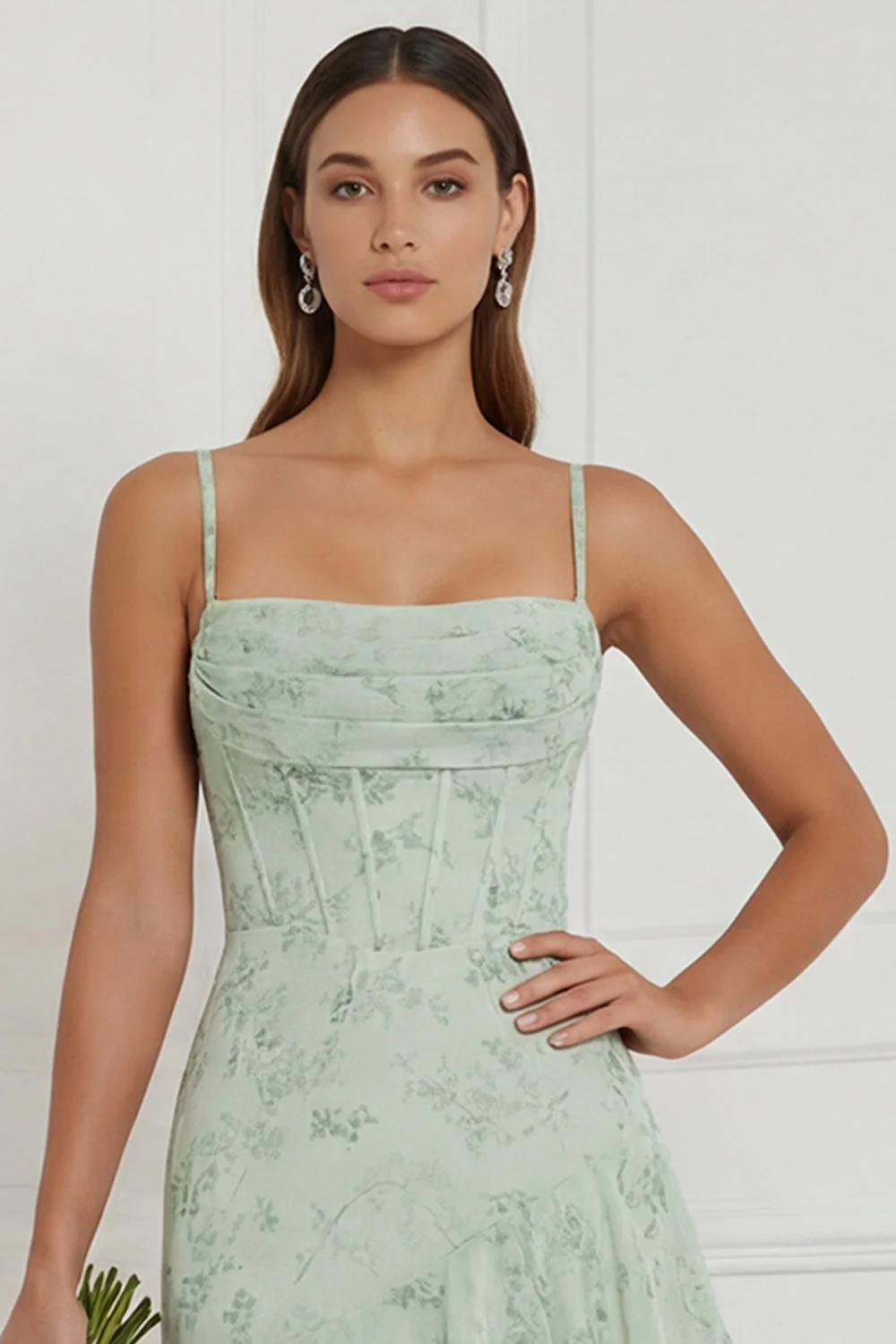 Robe de demoiselle d’honneur à fleurs à volants en corset sauge poussiéreuse - Image 3