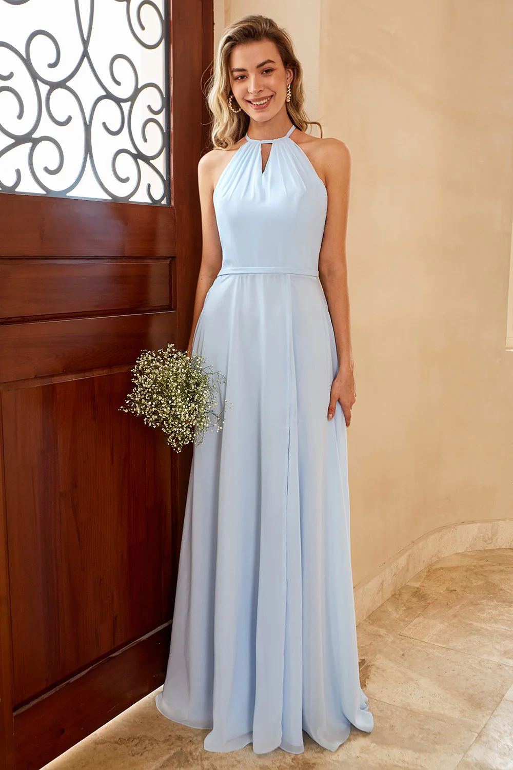 Robe de demoiselle d’honneur en mousseline longue bleu ciel avec fente