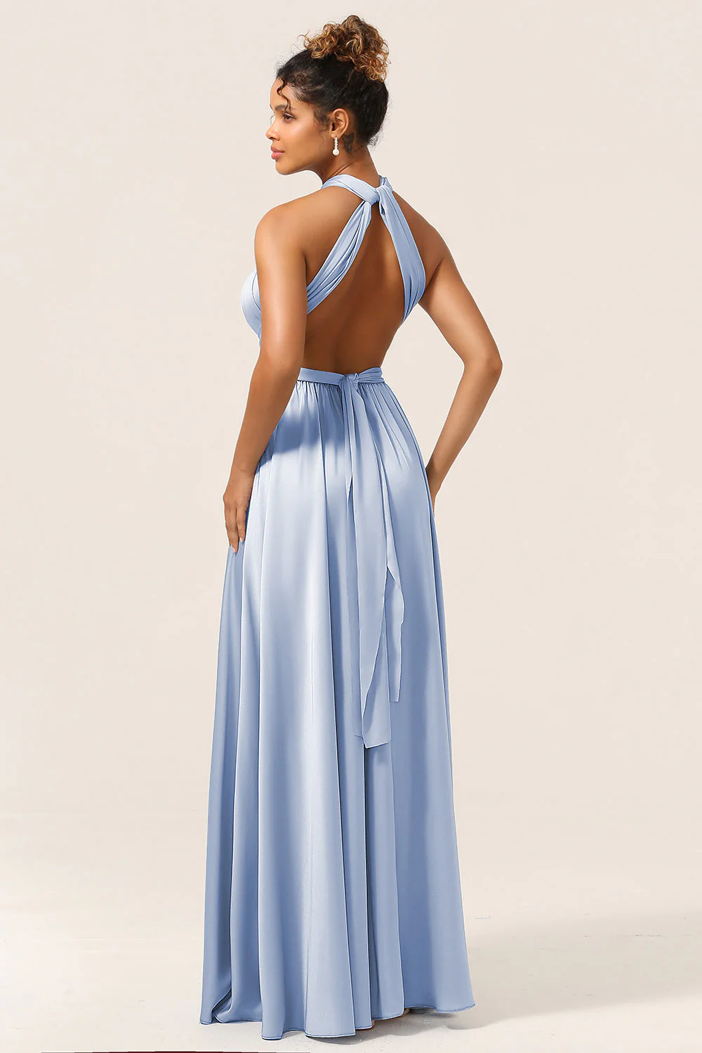 Robe de demoiselle d’honneur convertible en satin bleu avec fente - Image 4