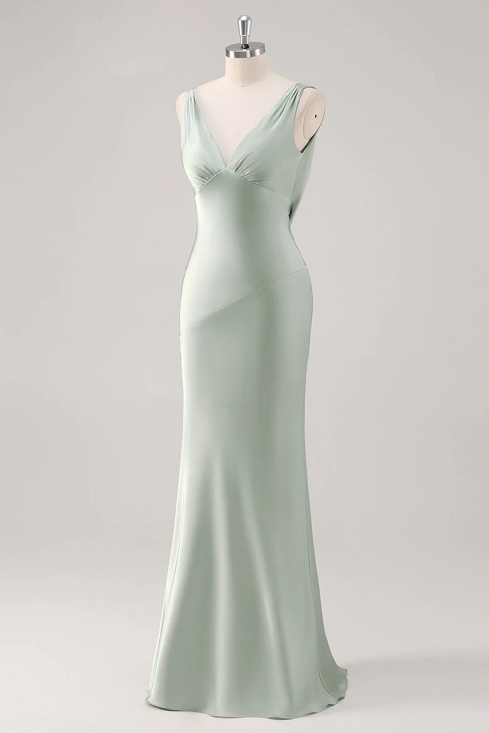 Robe de demoiselle d’honneur en satin dos nu à col en V vert sauge - Image 3