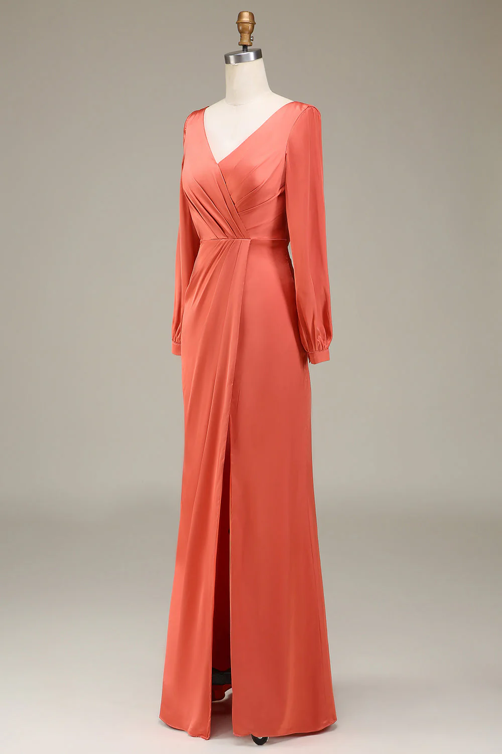 Robe de demoiselle d’honneur en satin terracotta à col en V avec fente - Image 3