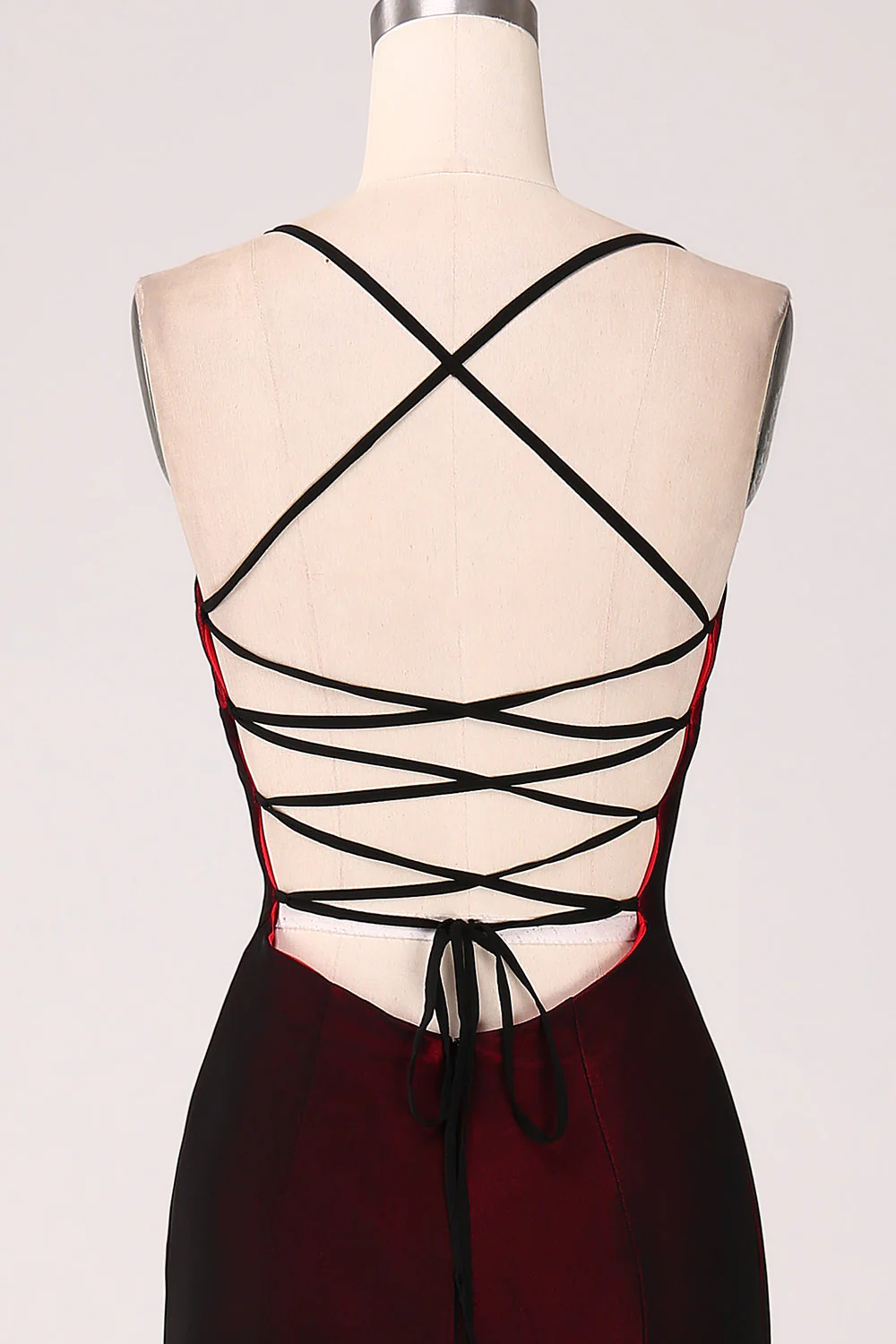 Robe de demoiselle d’honneur fourreau rouge noir avec dos à lacets - Image 4