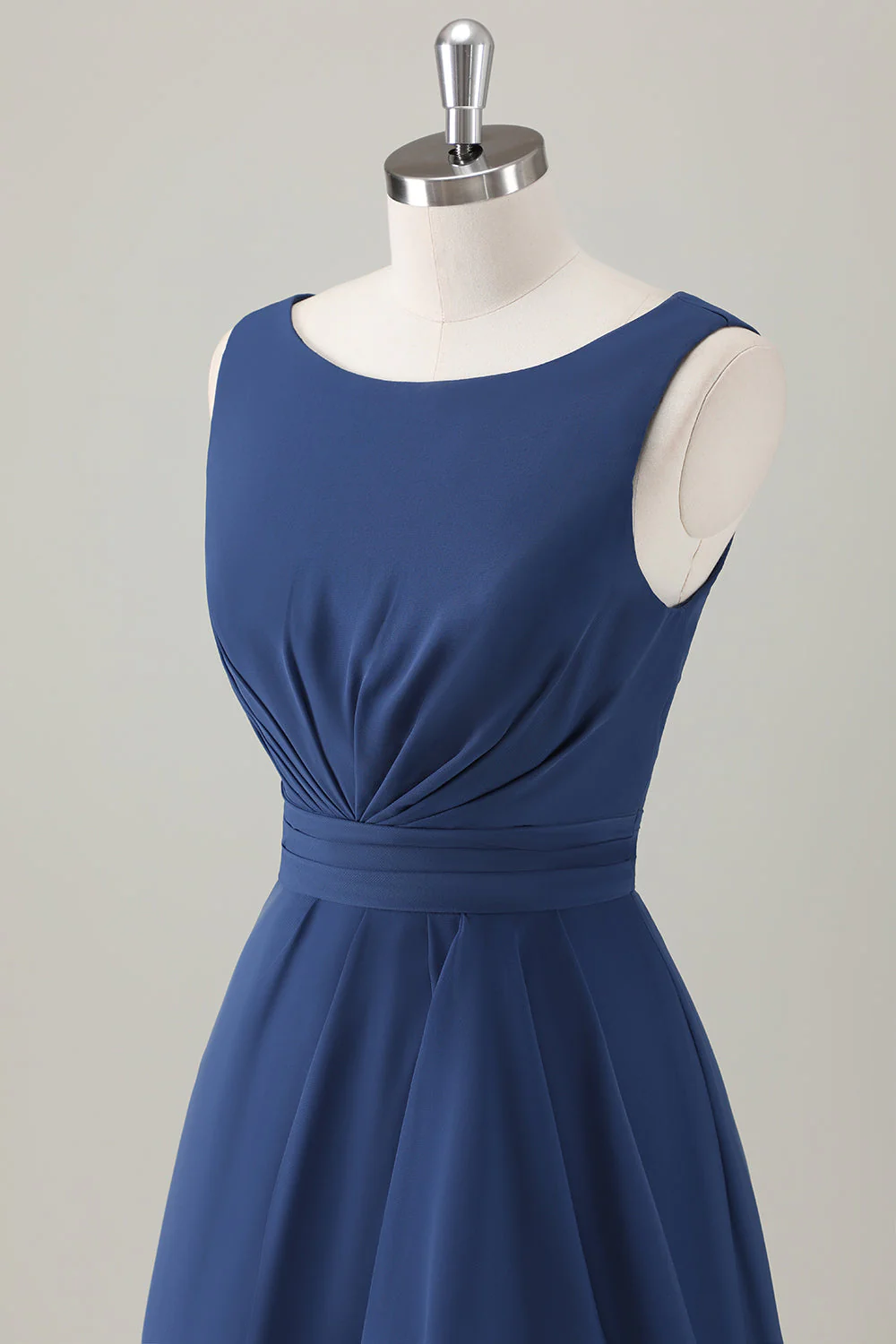 Robe de demoiselle d’honneur longue à volants trapèze bleu foncé avec fente - Image 6