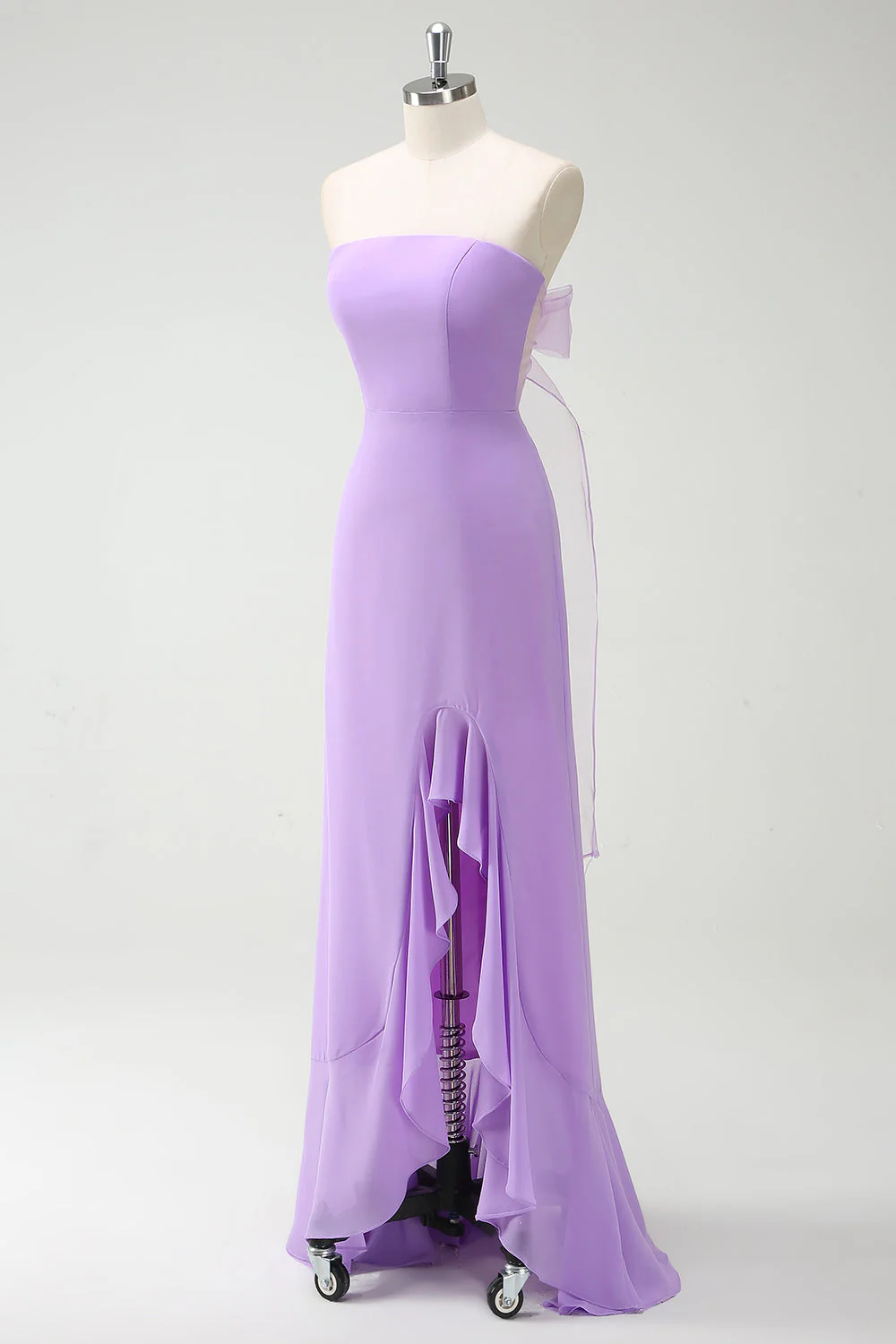 Robe de demoiselle d’honneur longue à volants trapèze violette sans bretelles avec nœuds papillon - Image 3