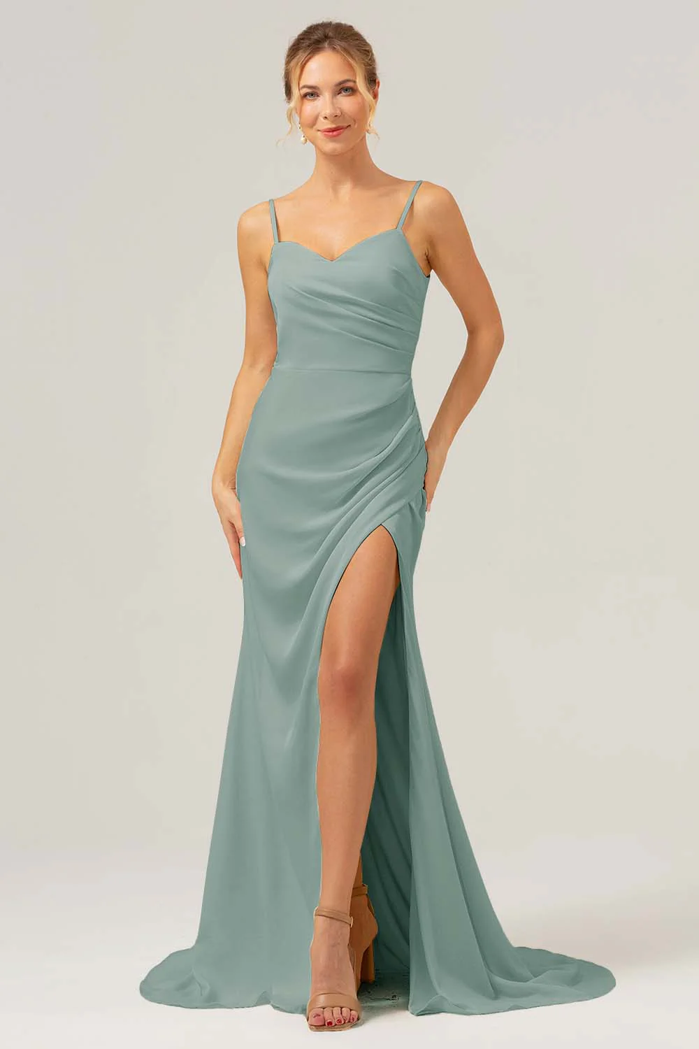 Robe de demoiselle d’honneur longue en satin à bretelles fourreau ivoire froncée avec fente - Image 6